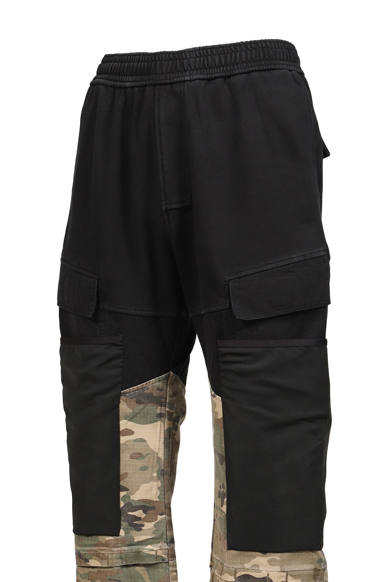 MIXED MATERIAL CARGO SWEAT PANT / CAMO HALF