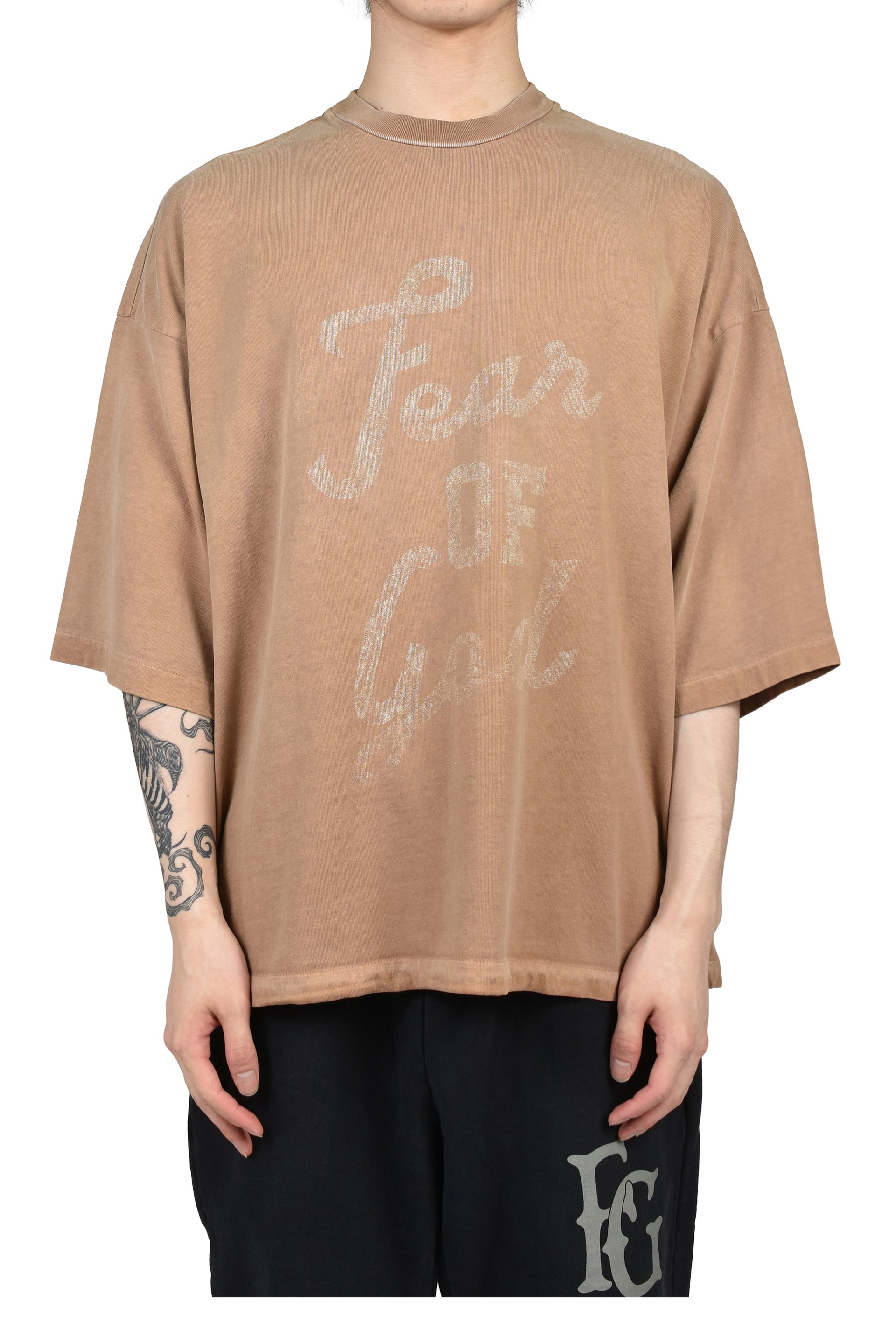 "FEAR OF GOD, 9" SS TEE / DUNE PEARL