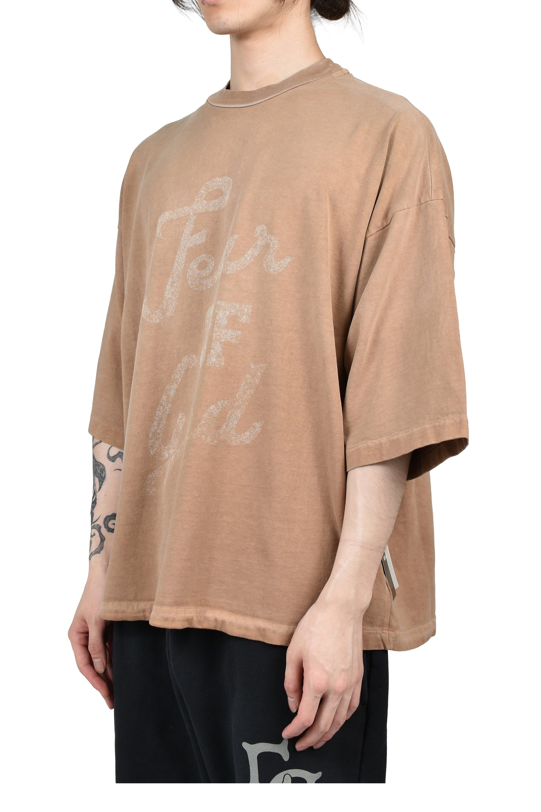 "FEAR OF GOD, 9" SS TEE / DUNE PEARL