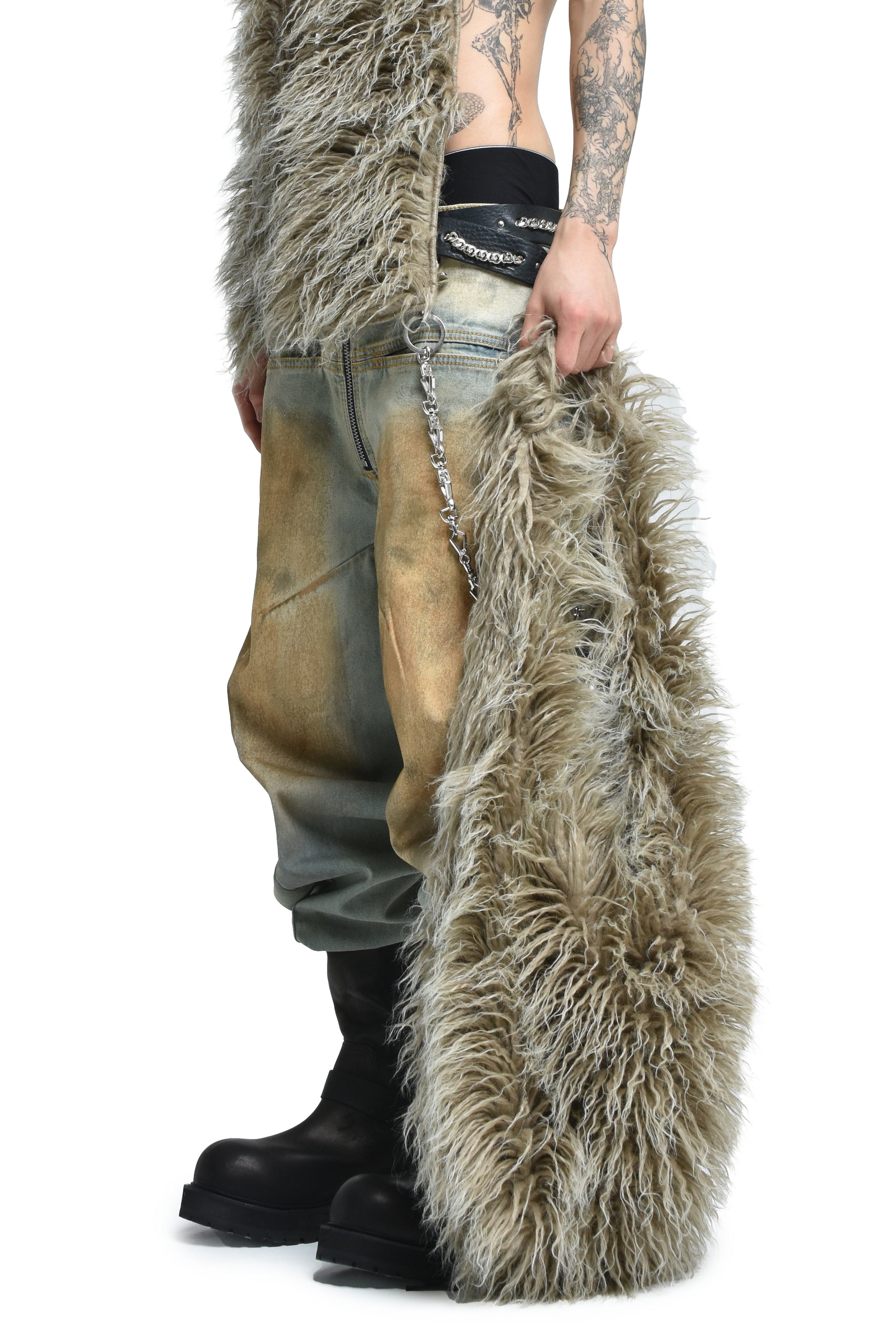 HAIRY FUR SHOULDER BAG / BEI