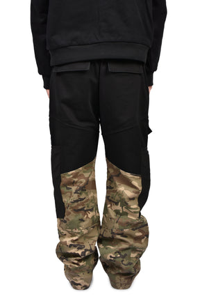 MIXED MATERIAL CARGO SWEAT PANT / CAMO HALF