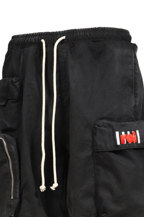 LEFT OUT SHORT / BLACK