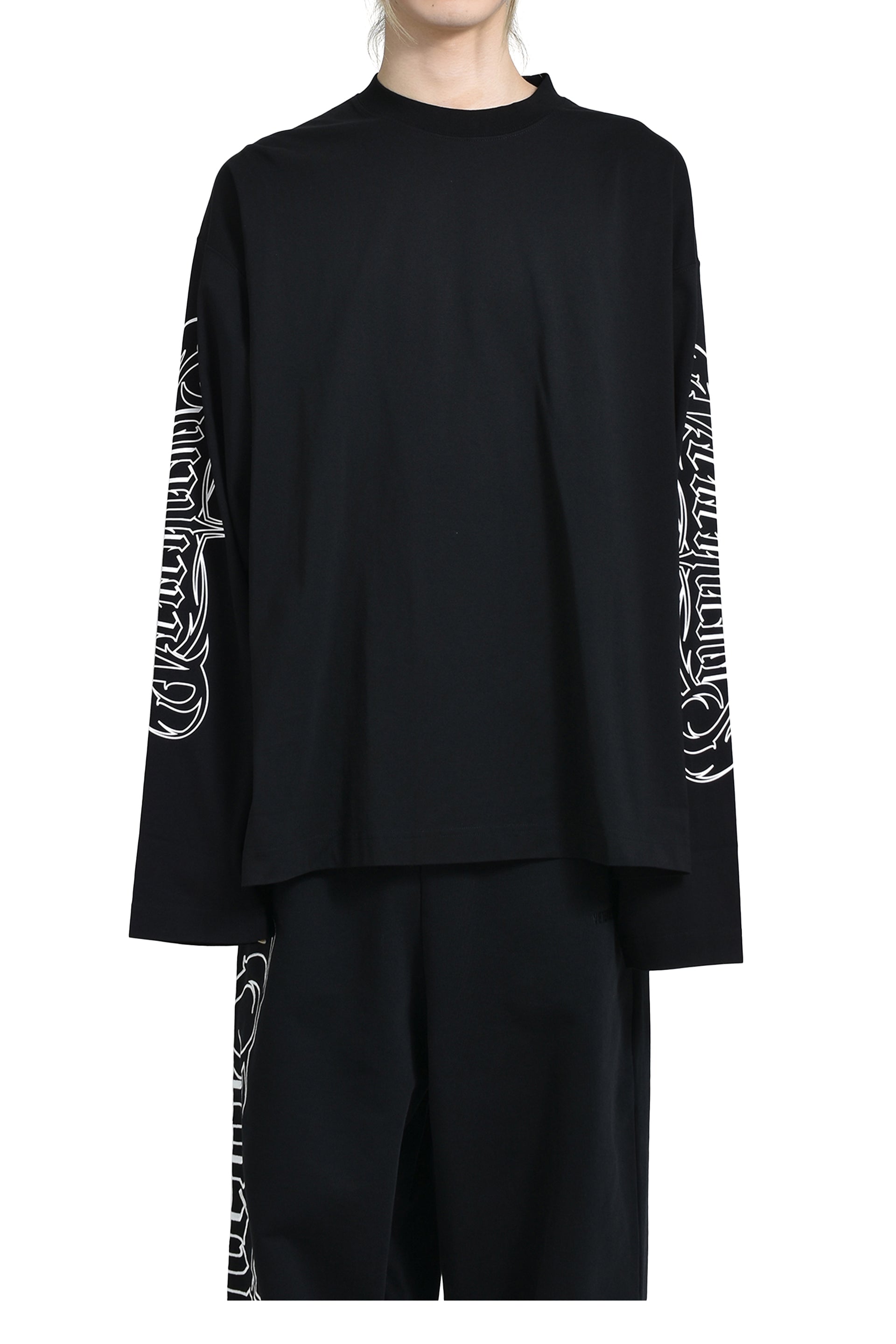 VETEMENTS METAL PRINTED LONGSLEEVE / BLK