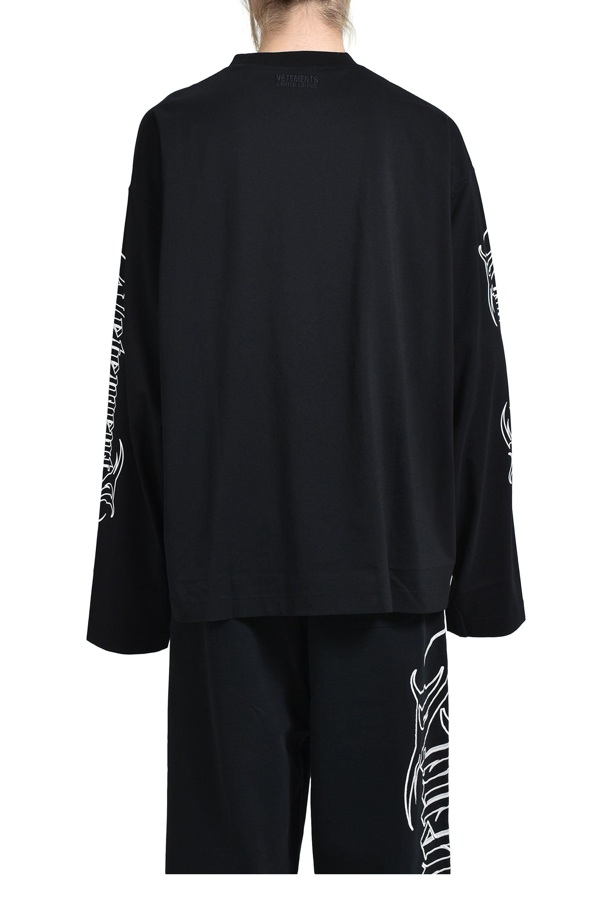 VETEMENTS METAL PRINTED LONGSLEEVE / BLK
