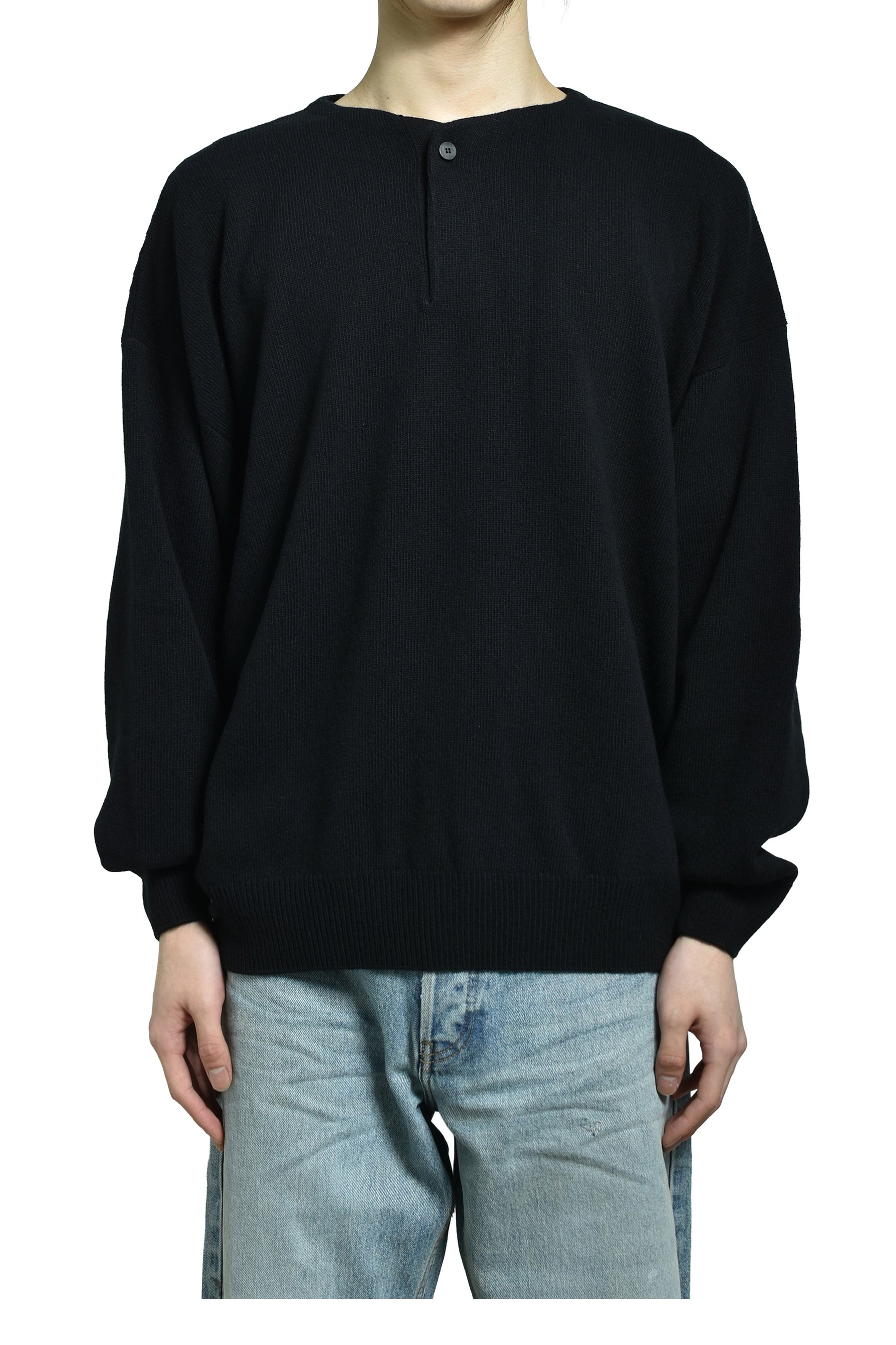 HENLEY SWEATER / BLK