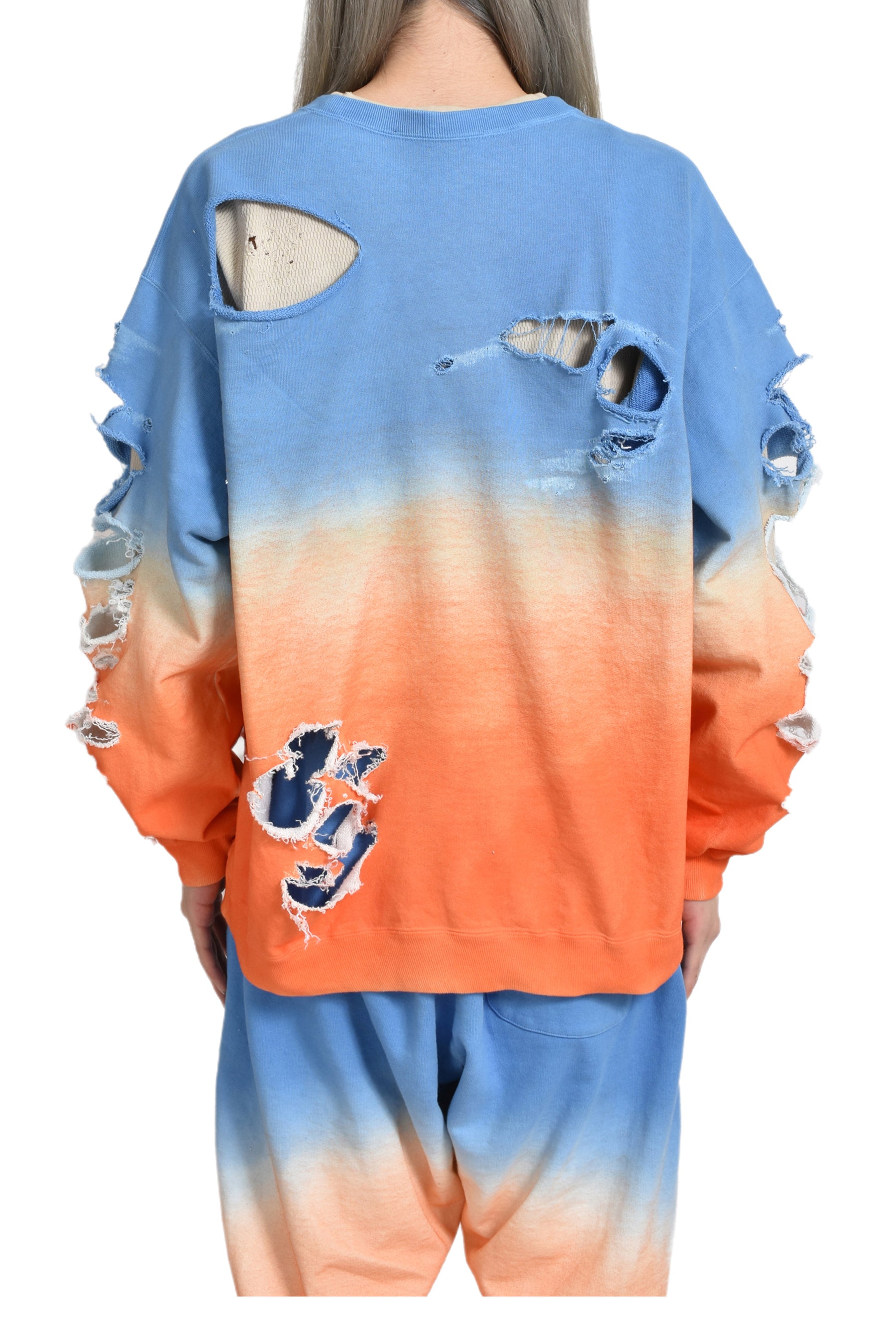 DISTRESSED CREWNECK / SKY