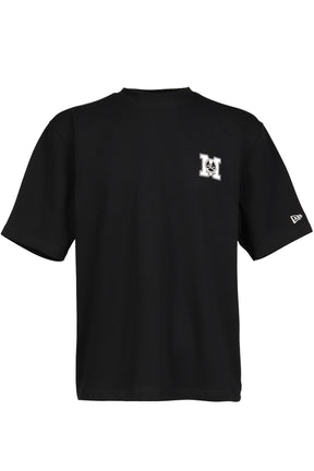 NEW ERA OVERSIZED S/S T-SHIRT / BLK