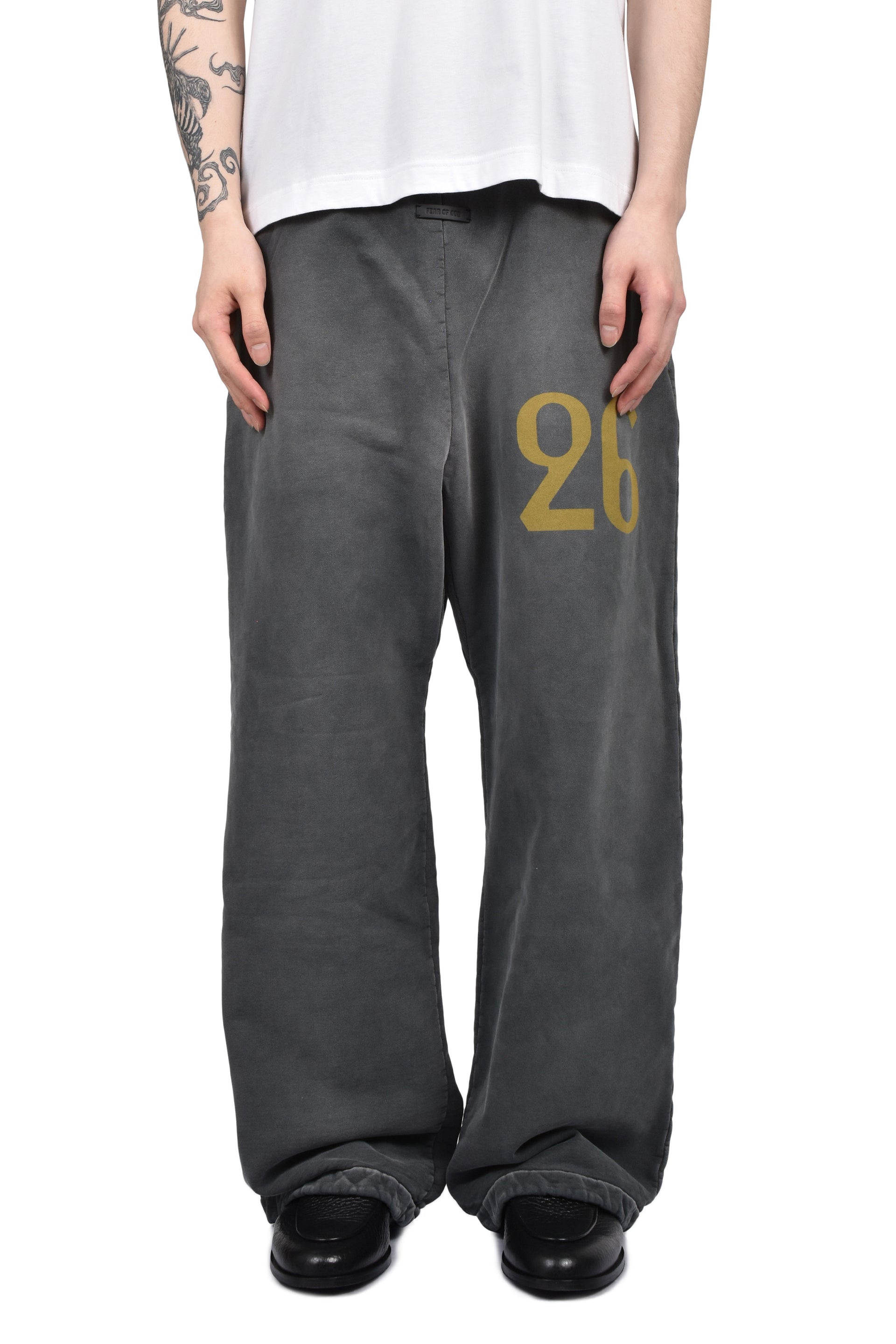 "26" WIDE LEG SWEATPANT / OFF BLK