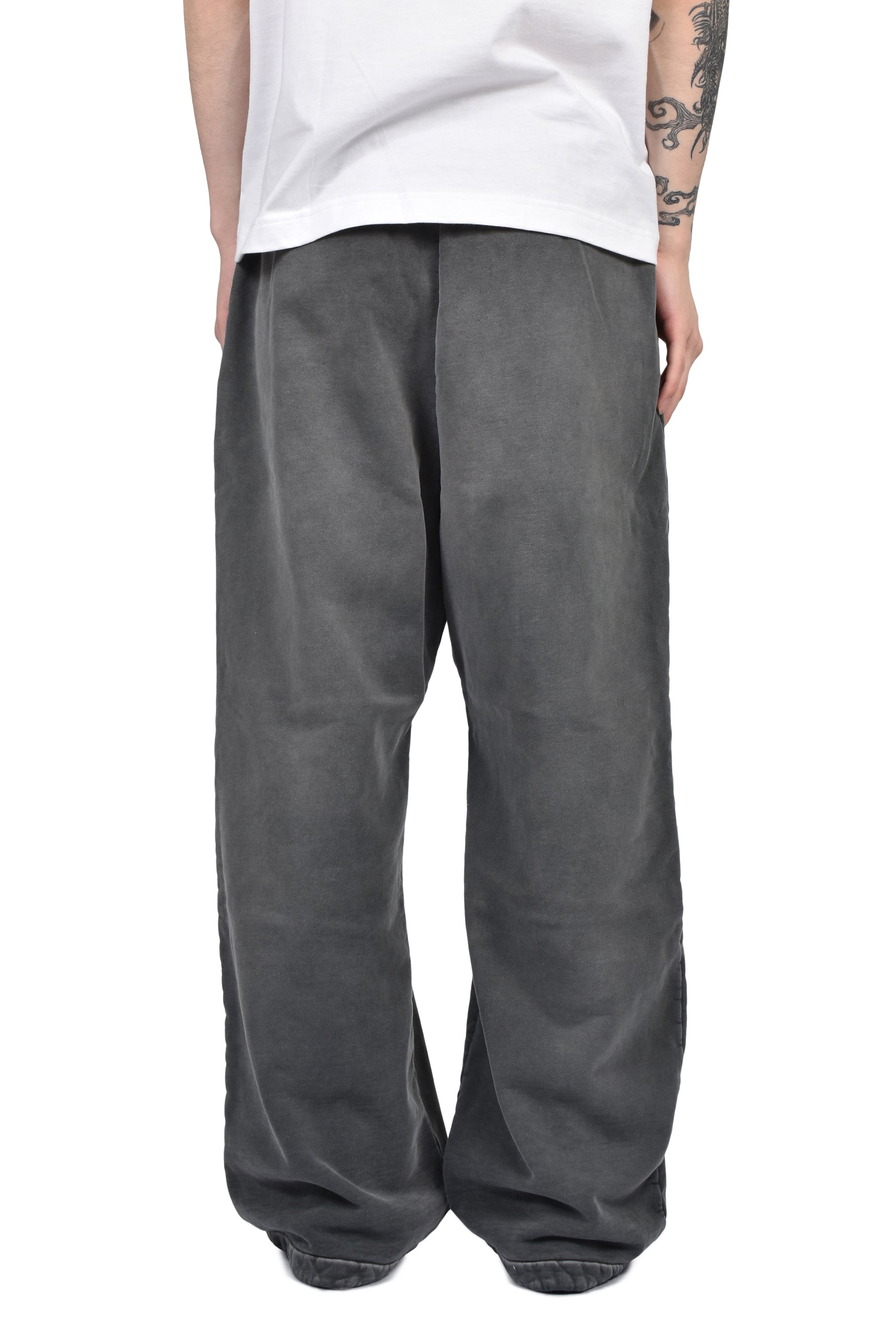 "26" WIDE LEG SWEATPANT / OFF BLK