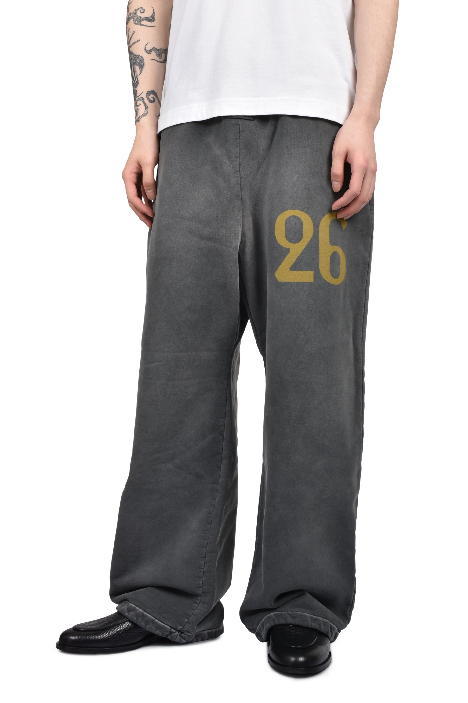 "26" WIDE LEG SWEATPANT / OFF BLK