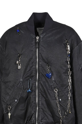 KEY CHAIN DECORATED BOMBER JACKET / GRY