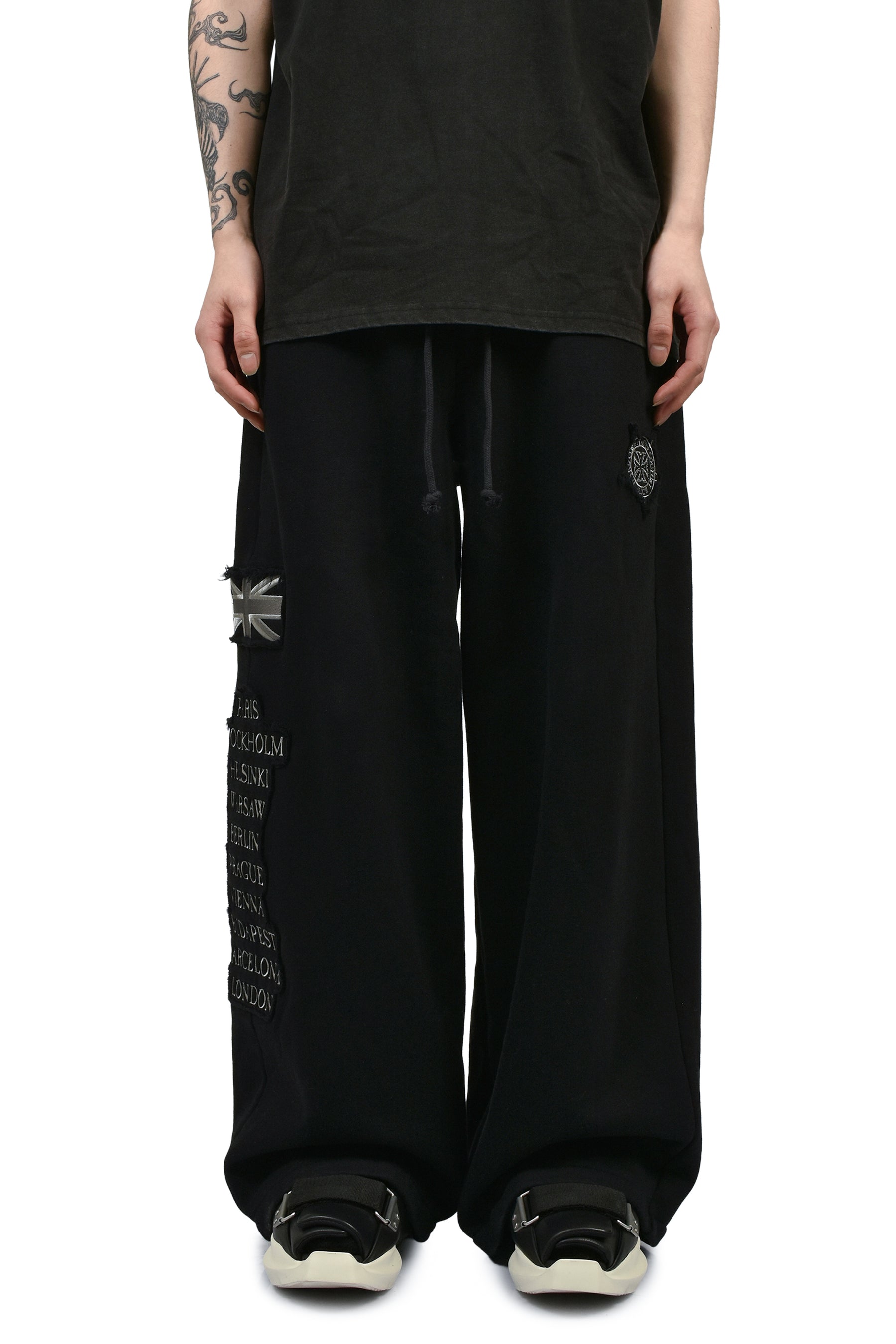EURO TRIPPED PATCHED LOUNGE PANTS / BLK