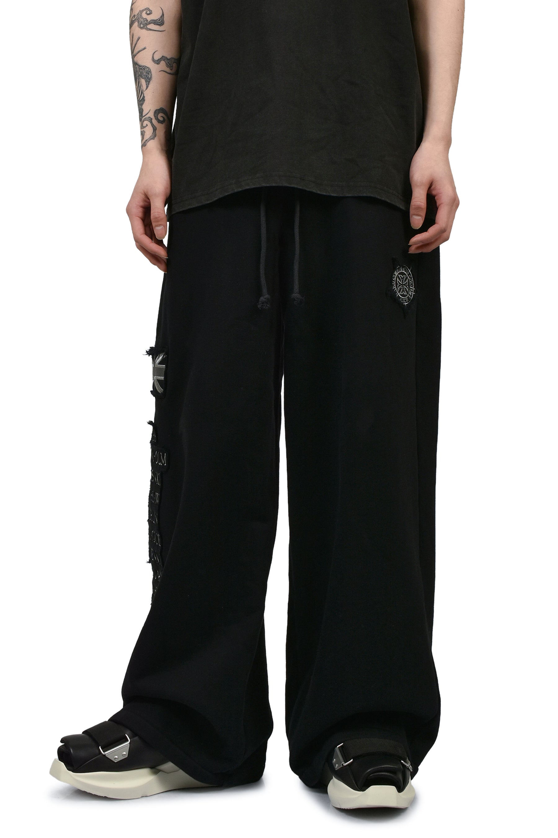 EURO TRIPPED PATCHED LOUNGE PANTS / BLK