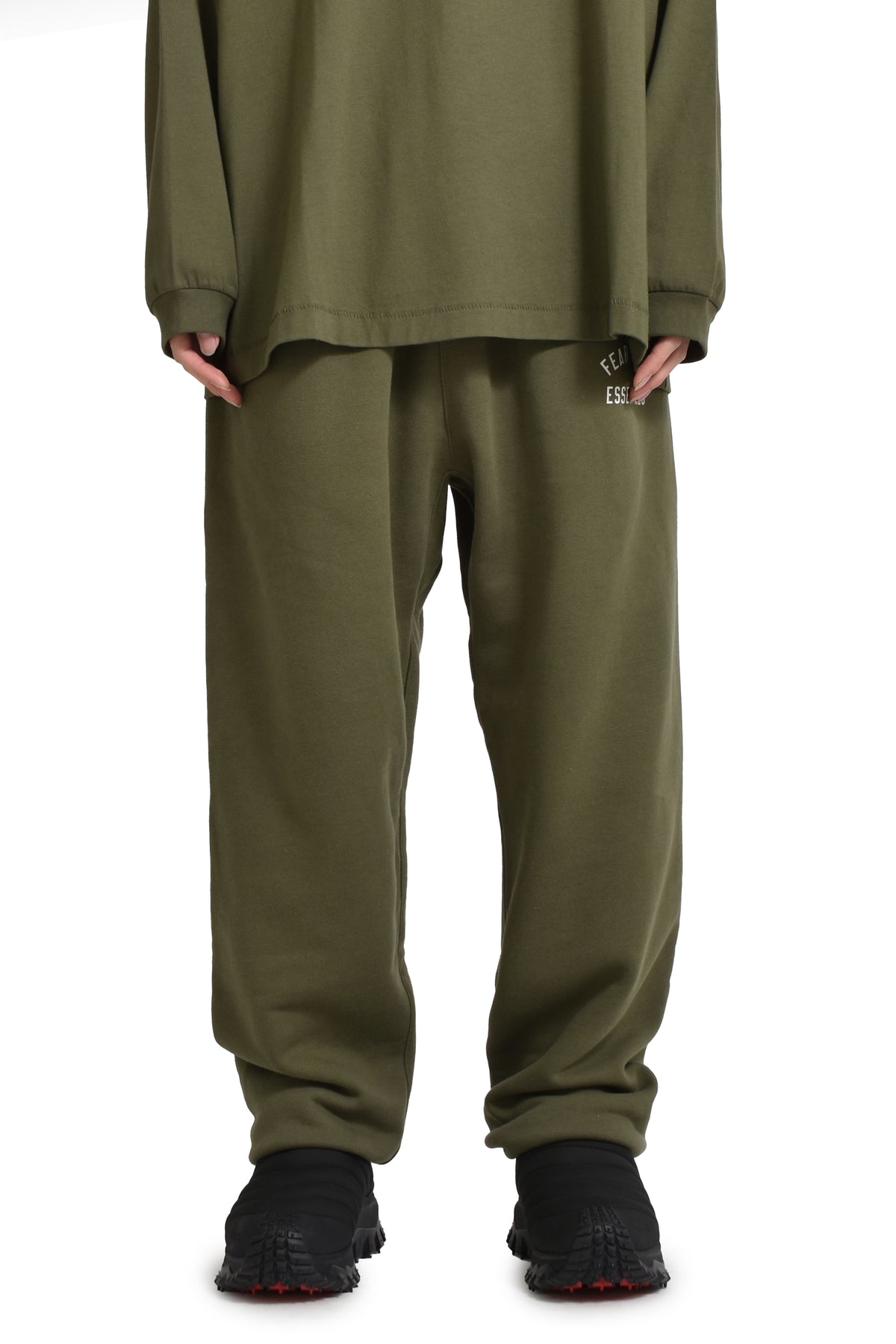 FLEECE ESSENTIAL SWEATPANT / MILITARY