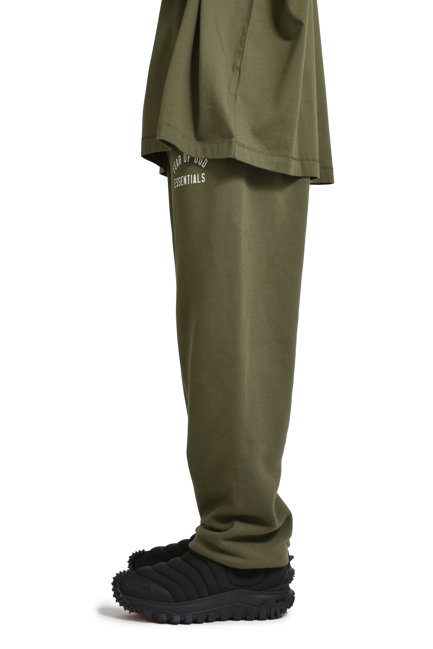 FLEECE ESSENTIAL SWEATPANT / MILITARY