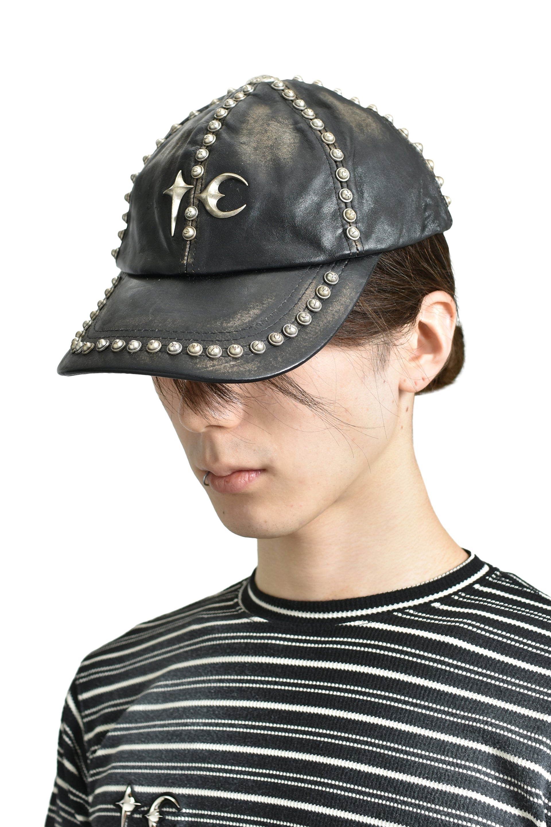 STUDDED WASHED LEATHER CAP / BLK