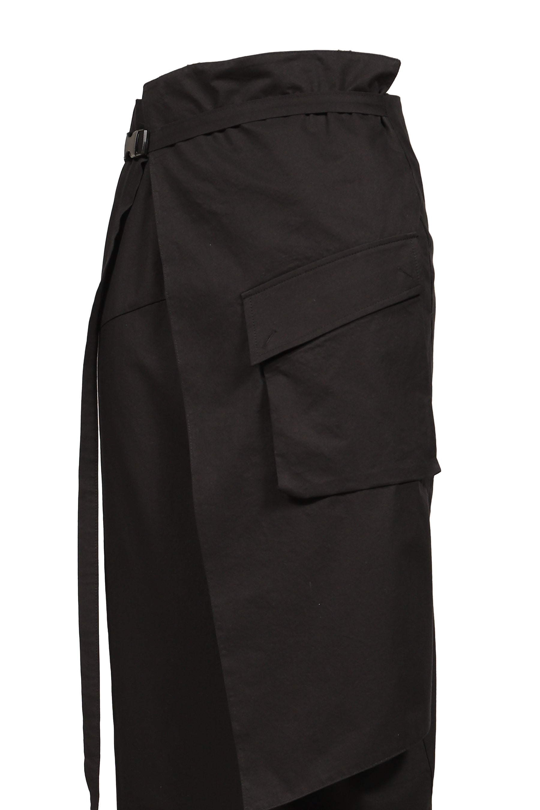 LAP OUT POCKET SKIRT / BLK