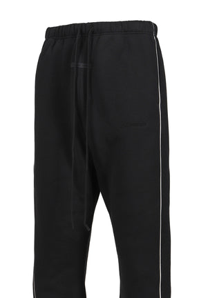 RELAXED FLEECE SWEATPANT WITH PIPING / JET BLK/CLOUD WHT 