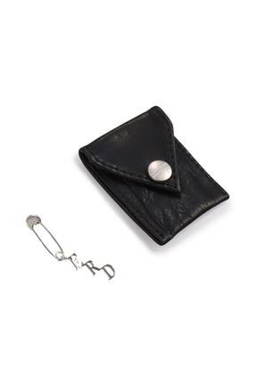 ERD CHARM SAFETY PIN EARRING / SIL