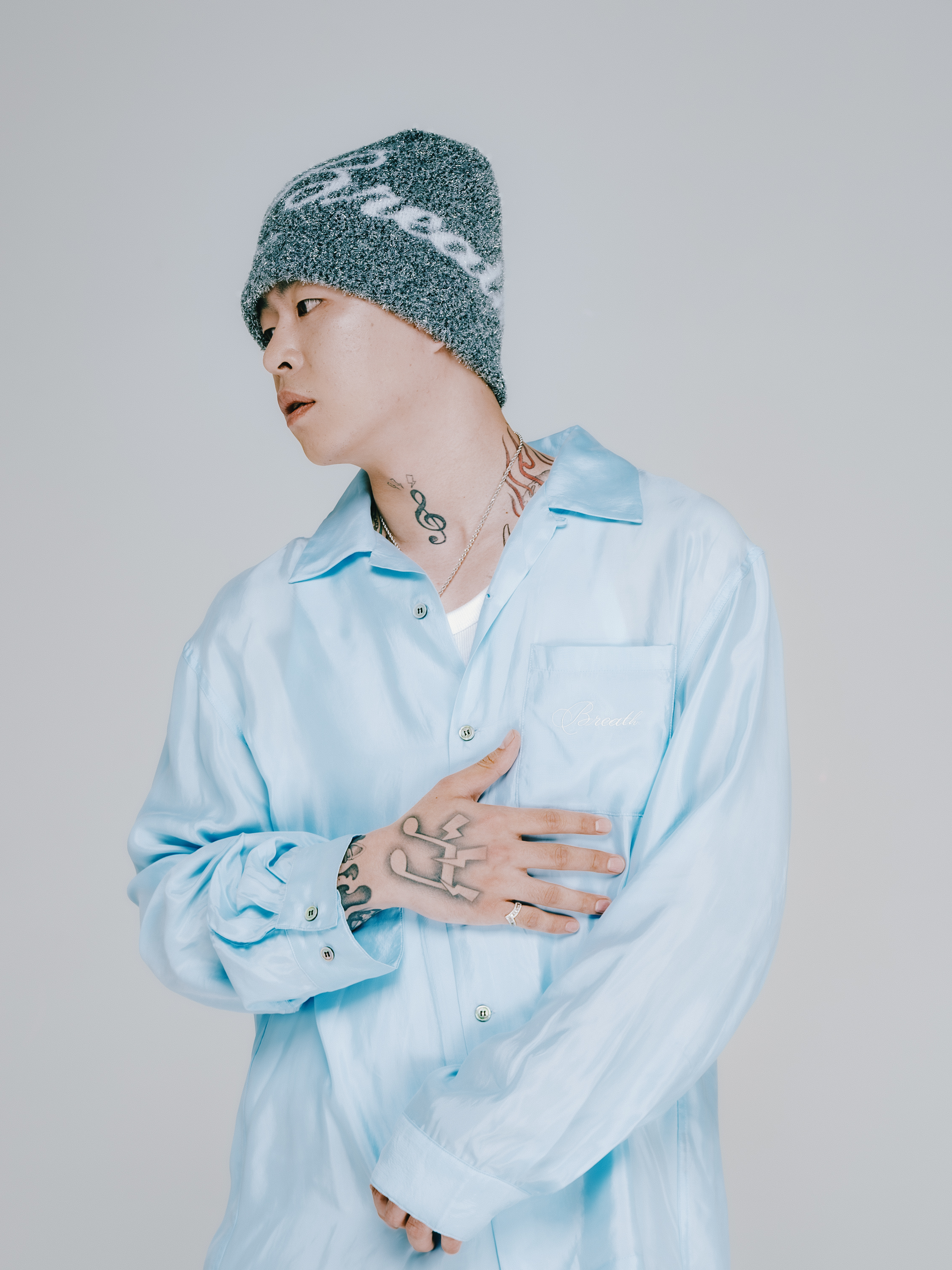 BREATH SCRIPT LOGO  SATIN SHIRT / ICE