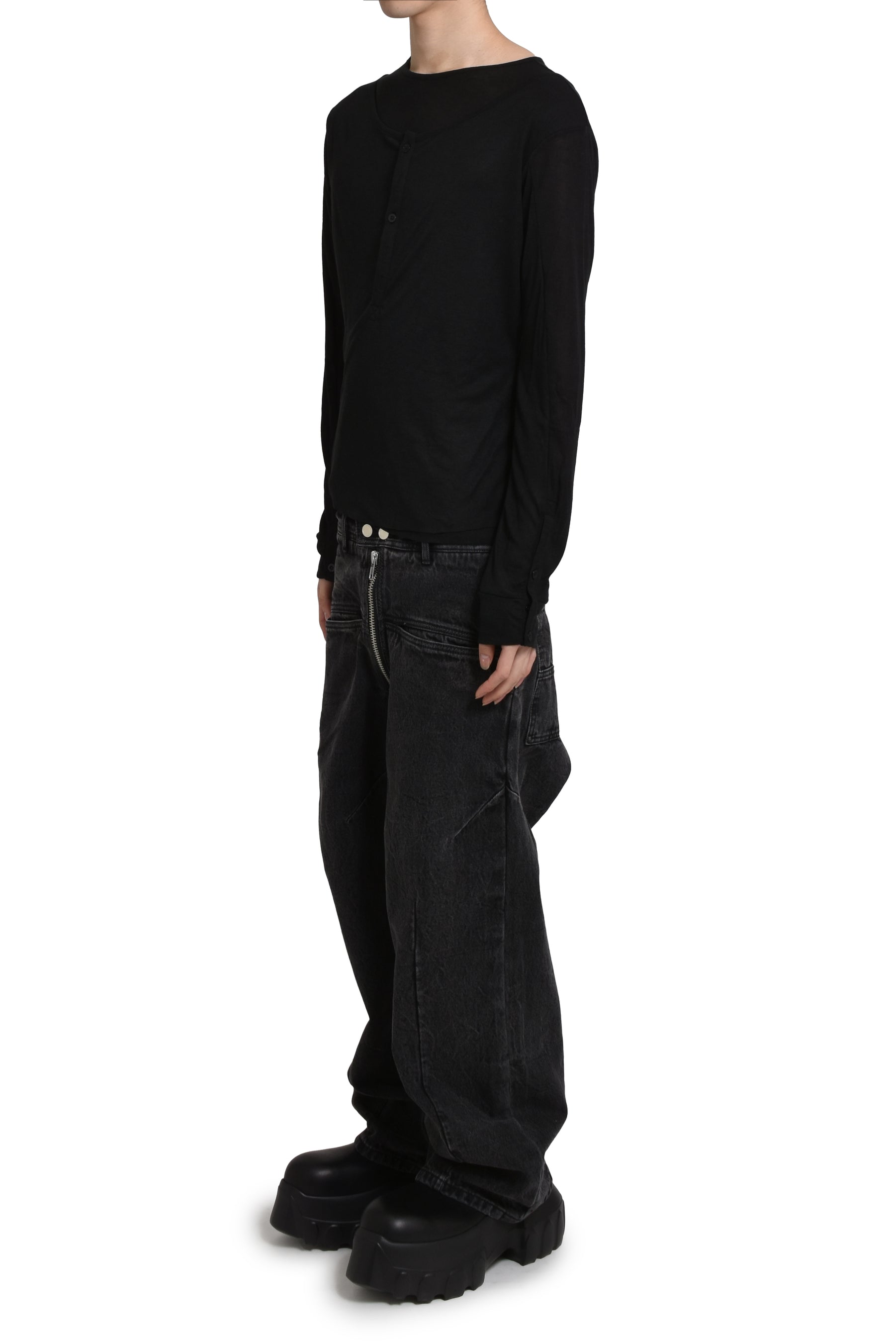 DOUBLE LAYERED LONG SLEEVE (BUTTON) / BLK