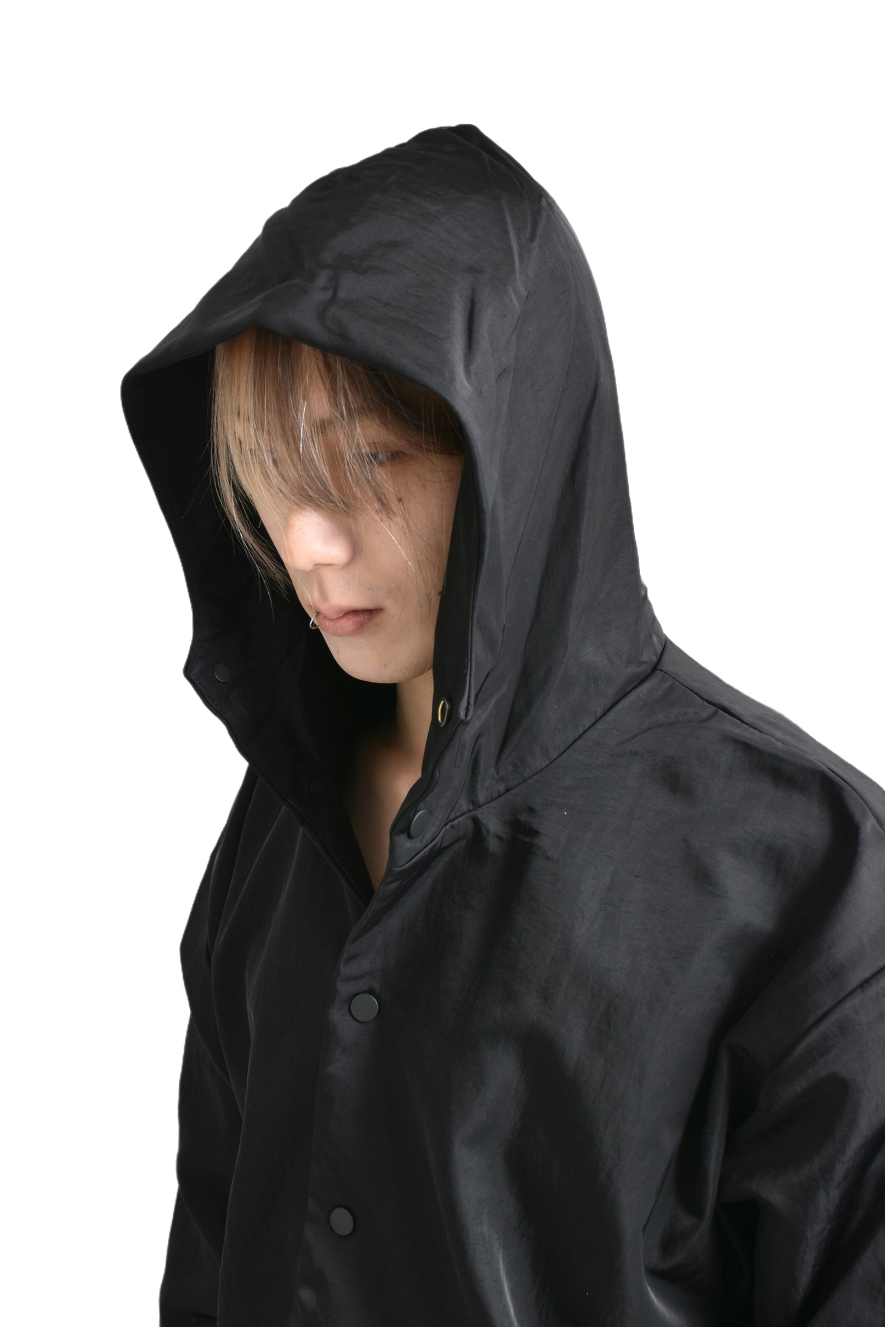 TEXTURED NYLON HOODED COACHES JACKET / BLK