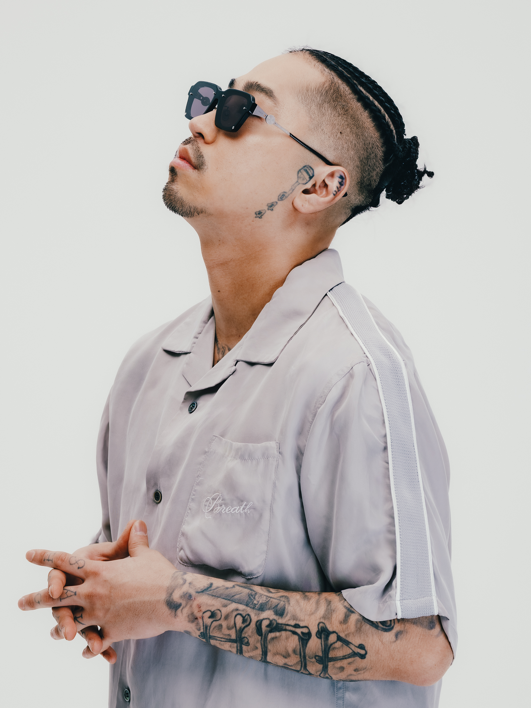 BREATH SCRIPT LOGO LINE SHIRT / GRY