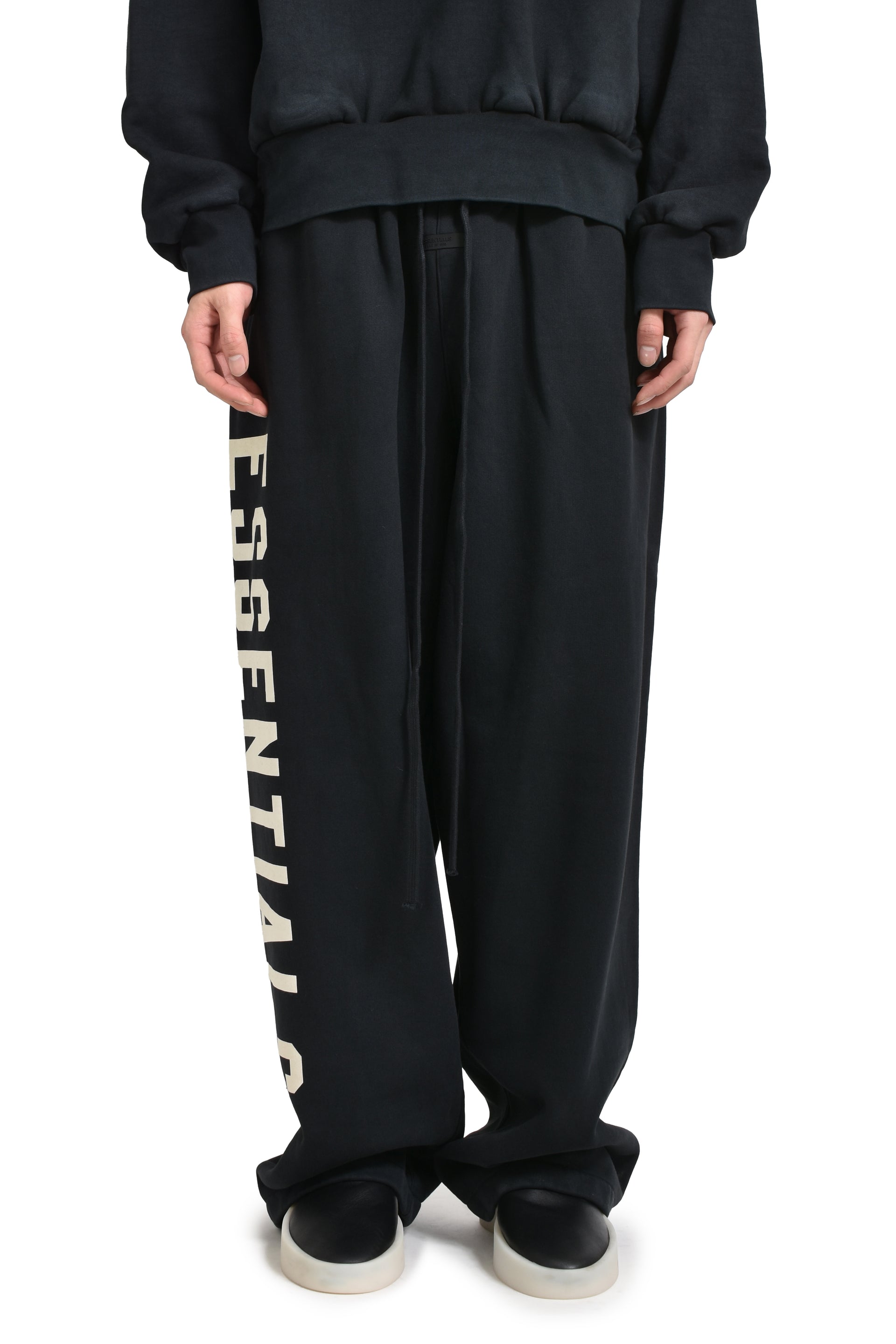ESSENTIALS HEAVY FLEECE RELAXED SWEATPANT / BLK