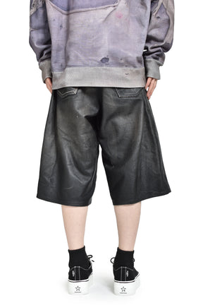 DISTRESSED LEATHER BERMUDA SHORTS / BLK
