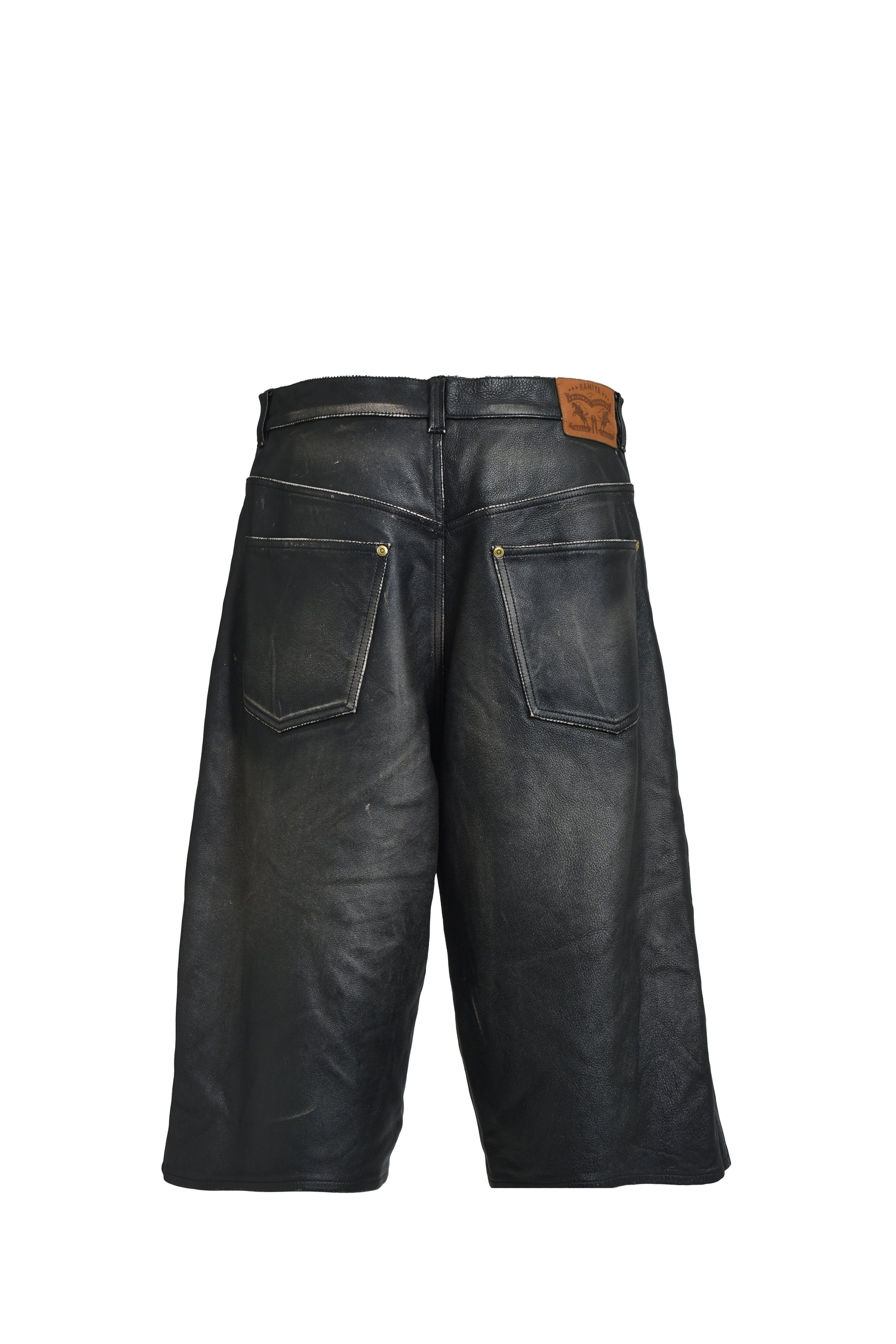 DISTRESSED LEATHER BERMUDA SHORTS / BLK