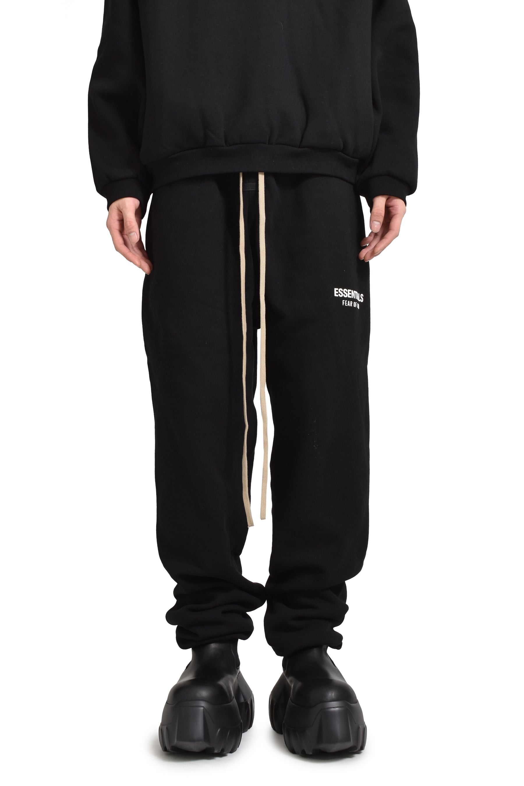 FLEECE ESSENTIAL SWEATPANT / BLK