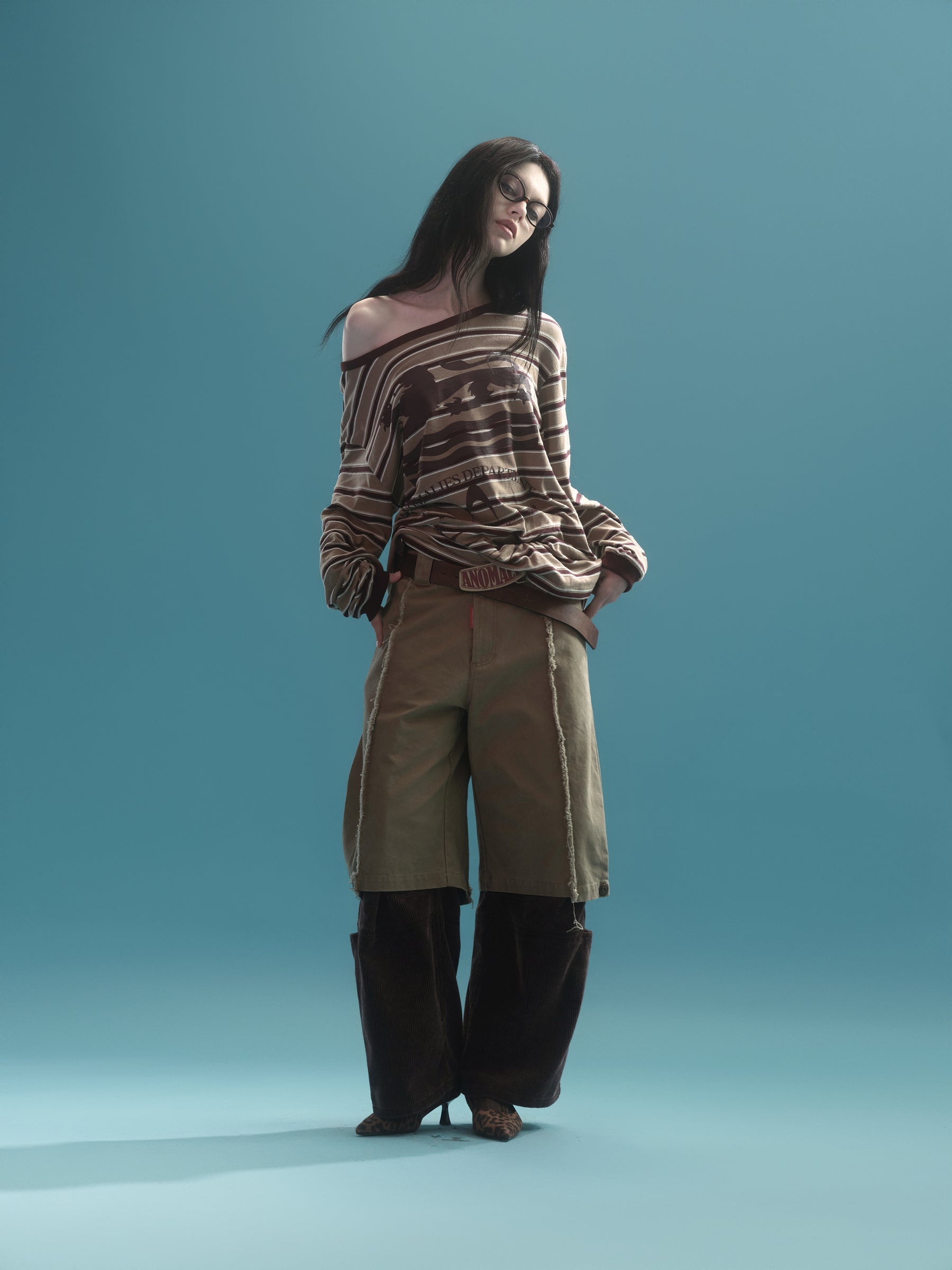 SLANTED SHOULDER STRIPED LONG SLEEVE T-SHIRT / KHA