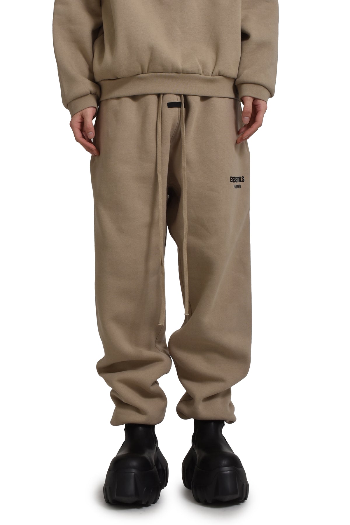 FLEECE ESSENTIAL SWEATPANT / DESERT SAND