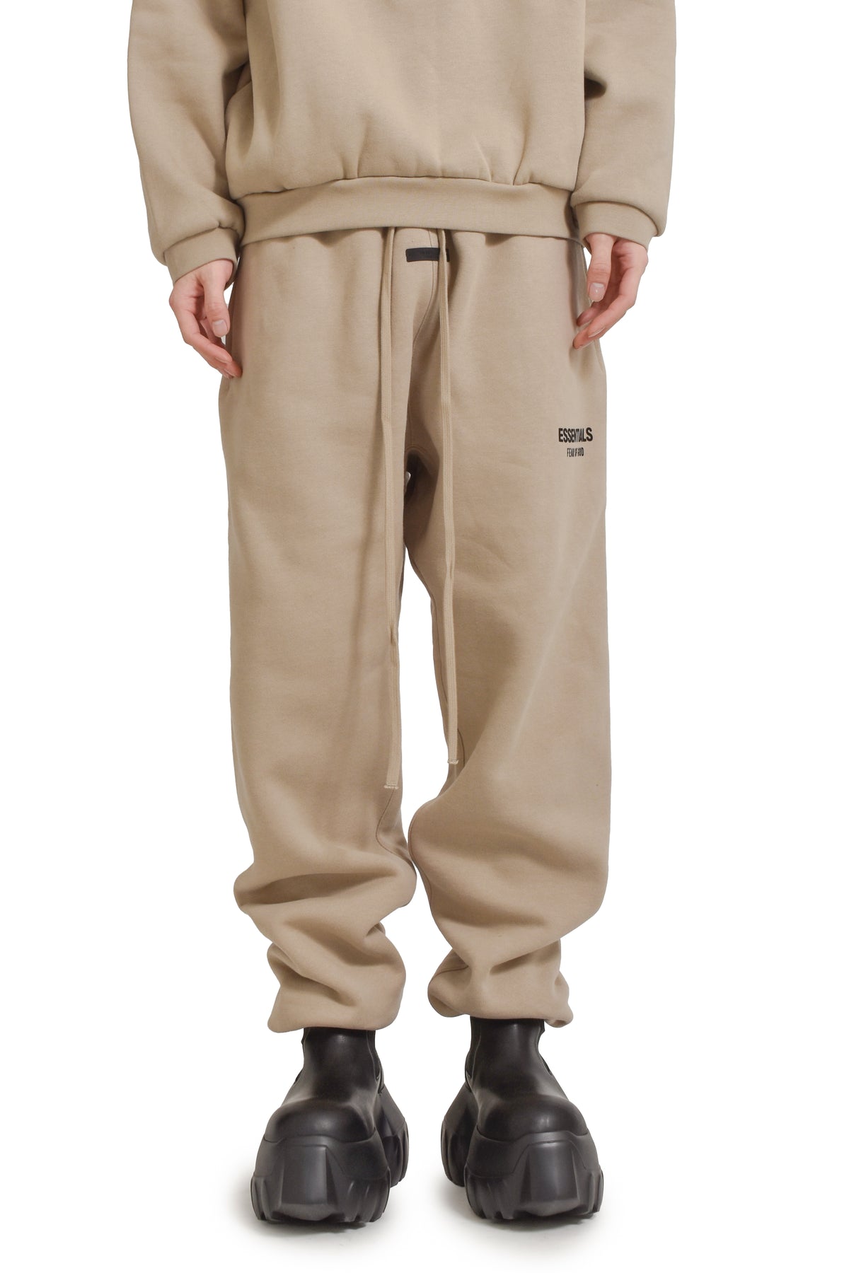 FLEECE ESSENTIAL SWEATPANT / DESERT SAND