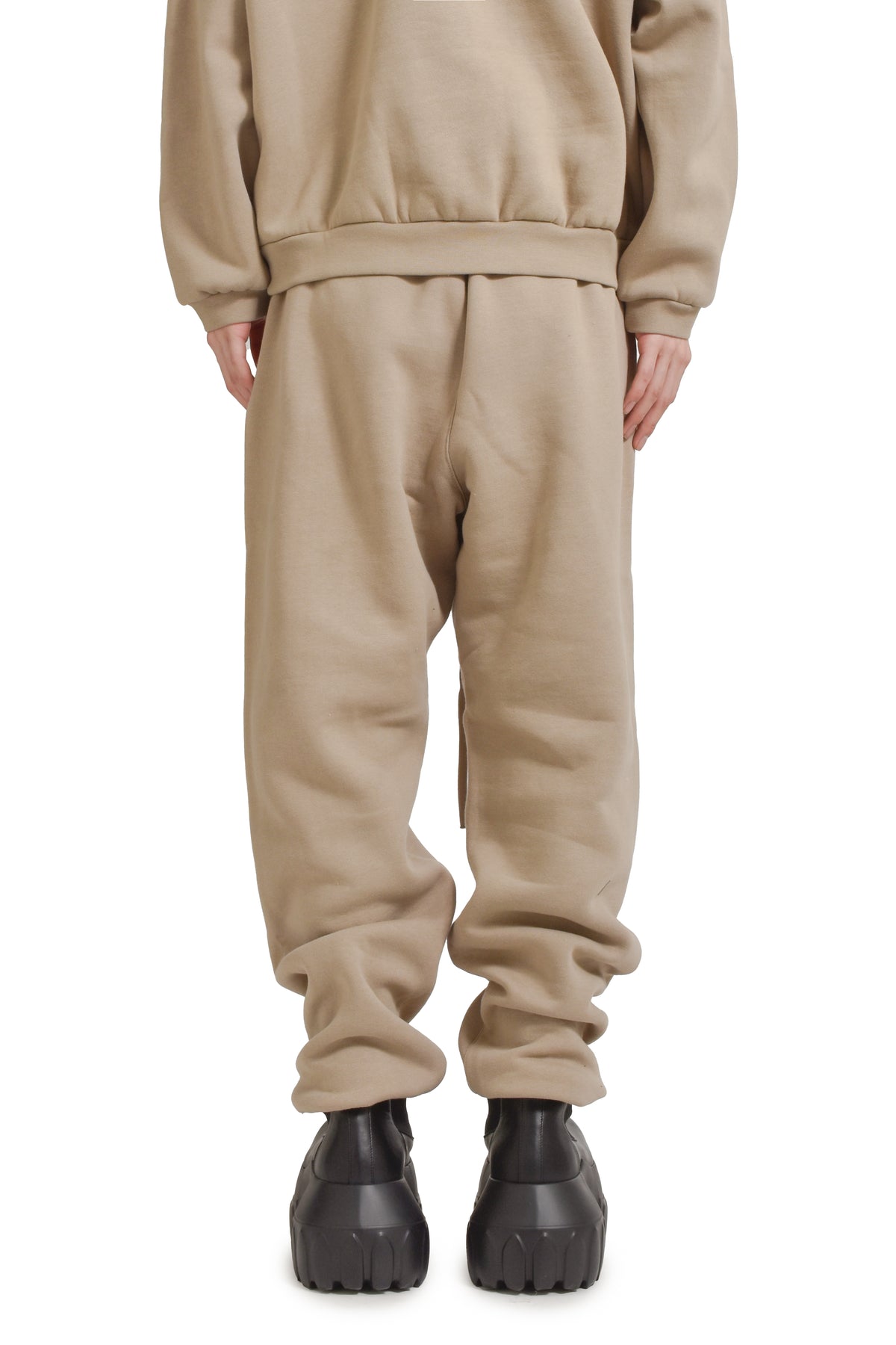 FLEECE ESSENTIAL SWEATPANT / DESERT SAND