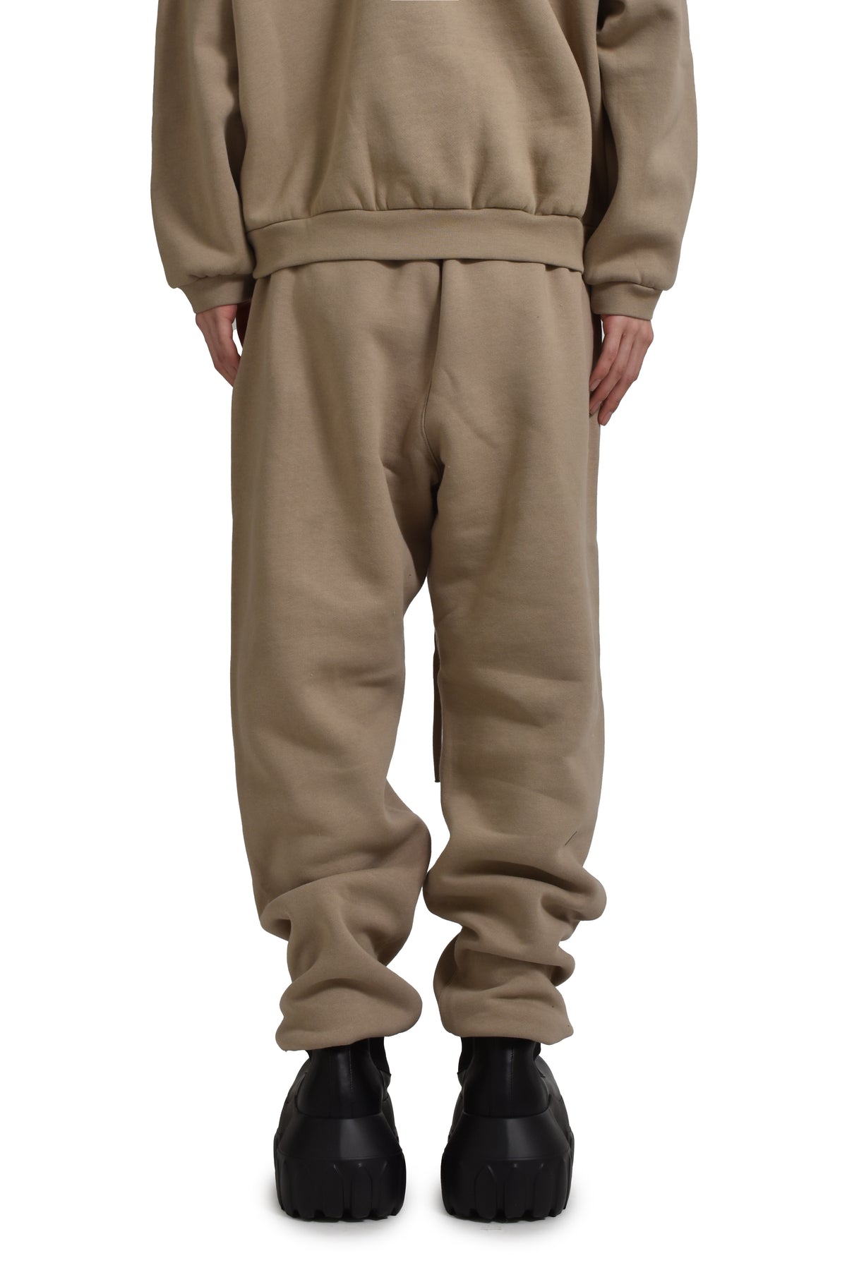 FLEECE ESSENTIAL SWEATPANT / DESERT SAND