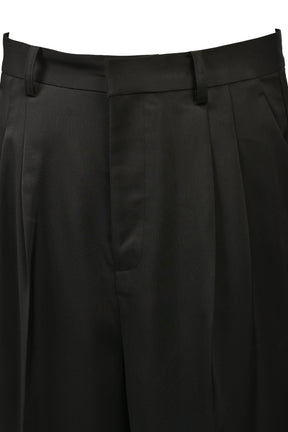 TUCK WIDE SHORTS / BLK