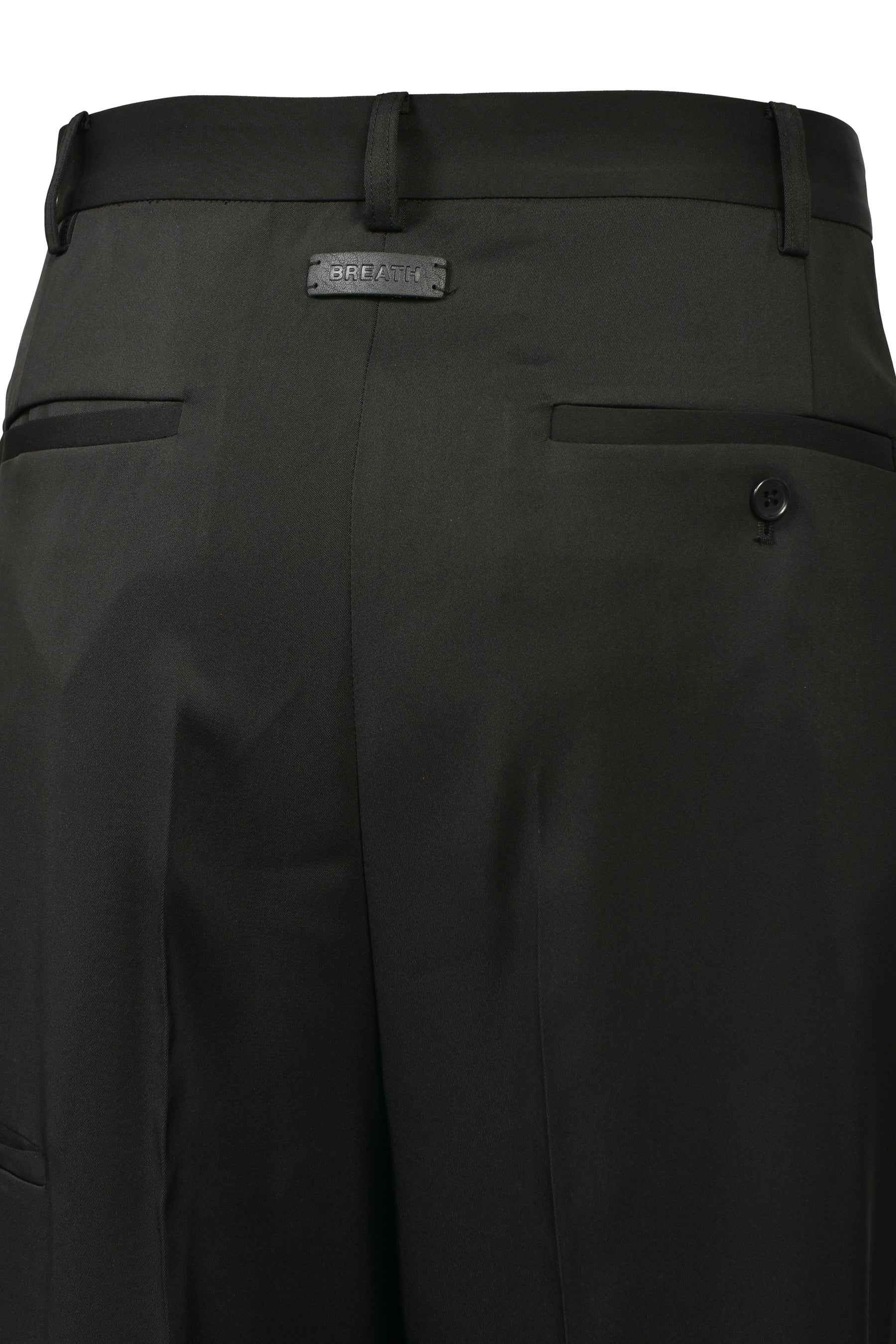 TUCK WIDE SHORTS / BLK