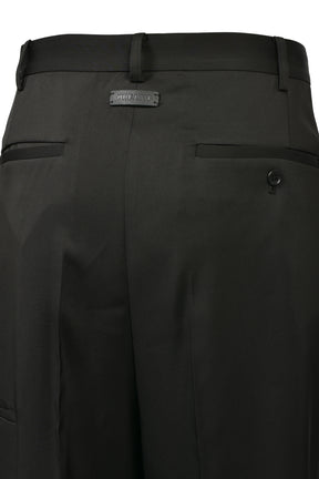 TUCK WIDE SHORTS / BLK