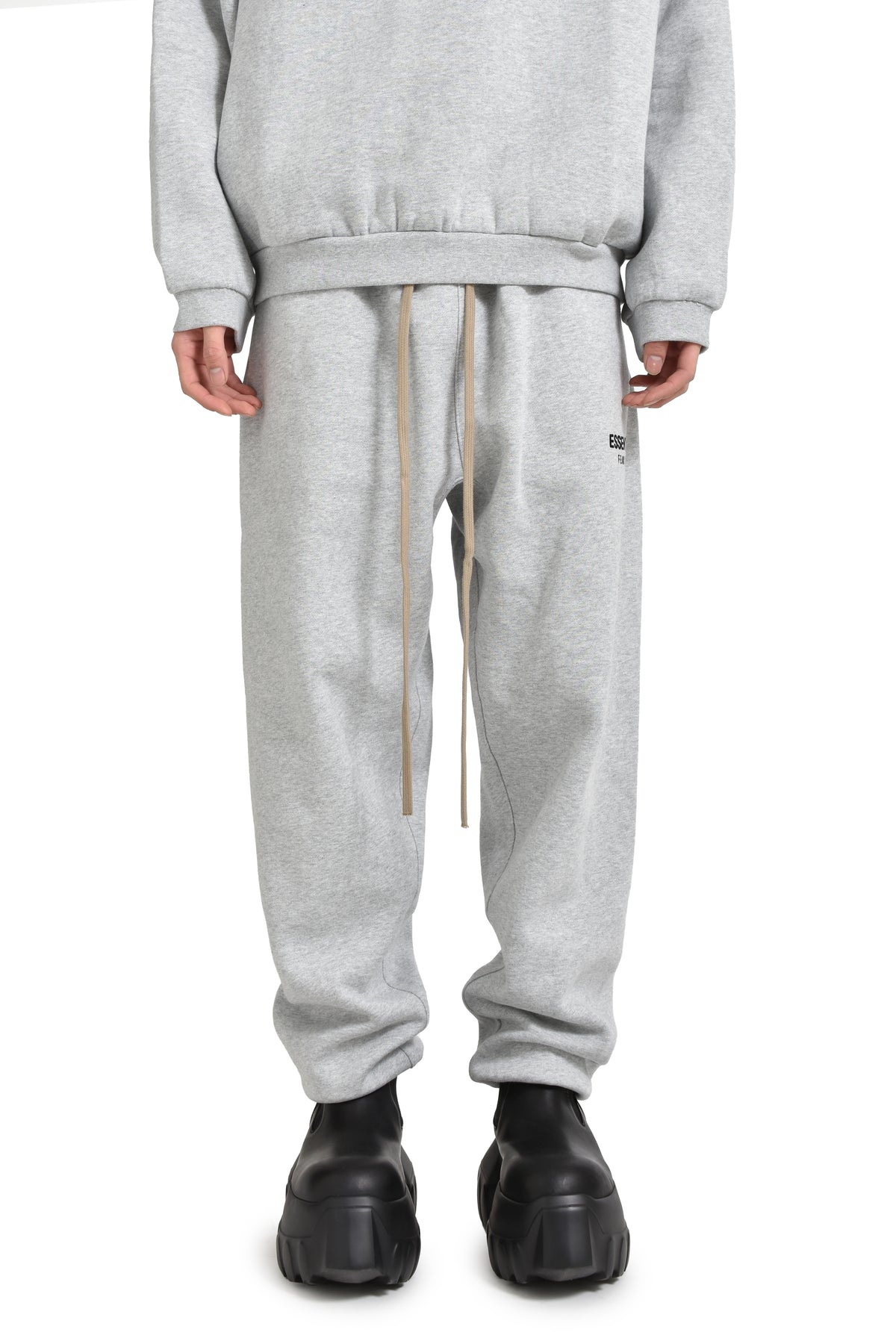 FLEECE ESSENTIAL SWEATPANT / LT. HEATHER GRY