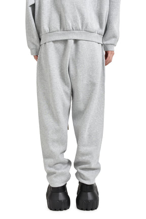 FLEECE ESSENTIAL SWEATPANT / LT. HEATHER GRY