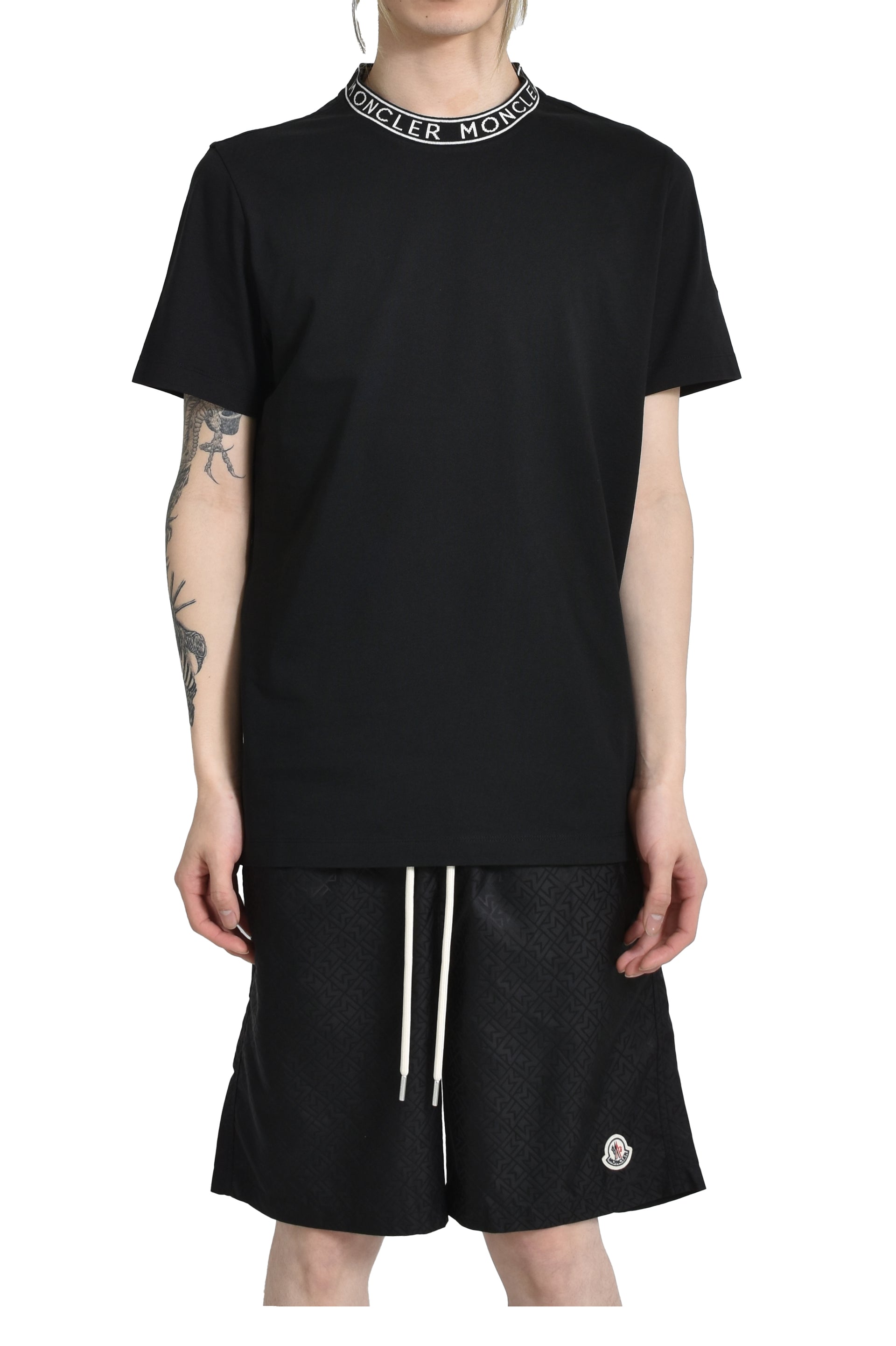 Moncler NECK LOGO SS T-SHIRT / BLK