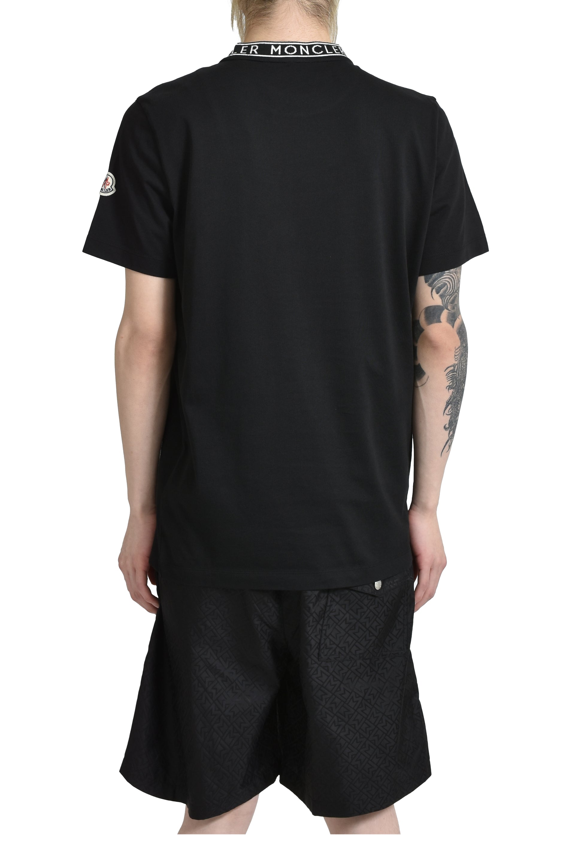 Moncler NECK LOGO SS T-SHIRT / BLK