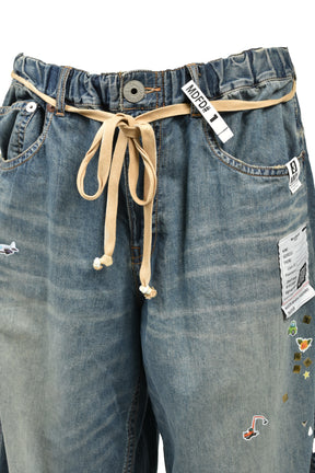 DENIM HUGE DETAIL PANTS W KIDS STICKER / IND
