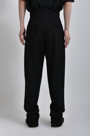 SINGLE PLEAT TAPERED TROUSER / BLK