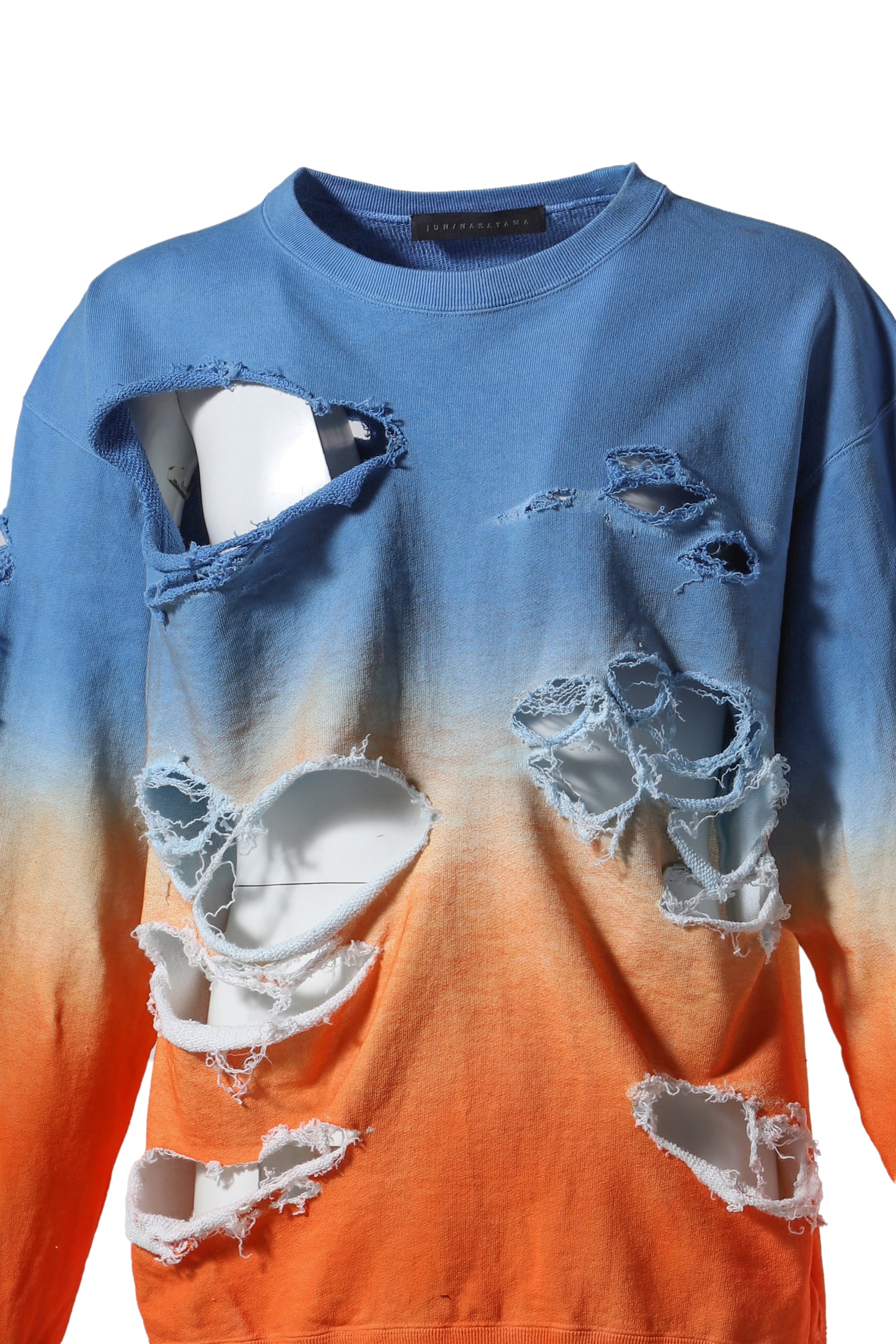 DISTRESSED CREWNECK / SKY