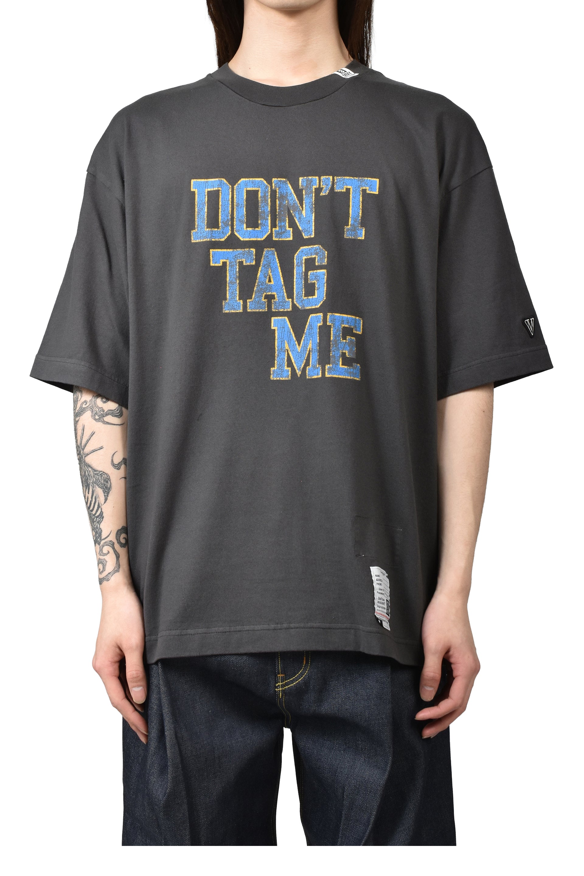 DON'T TAG ME PRINTED TEE / BLK