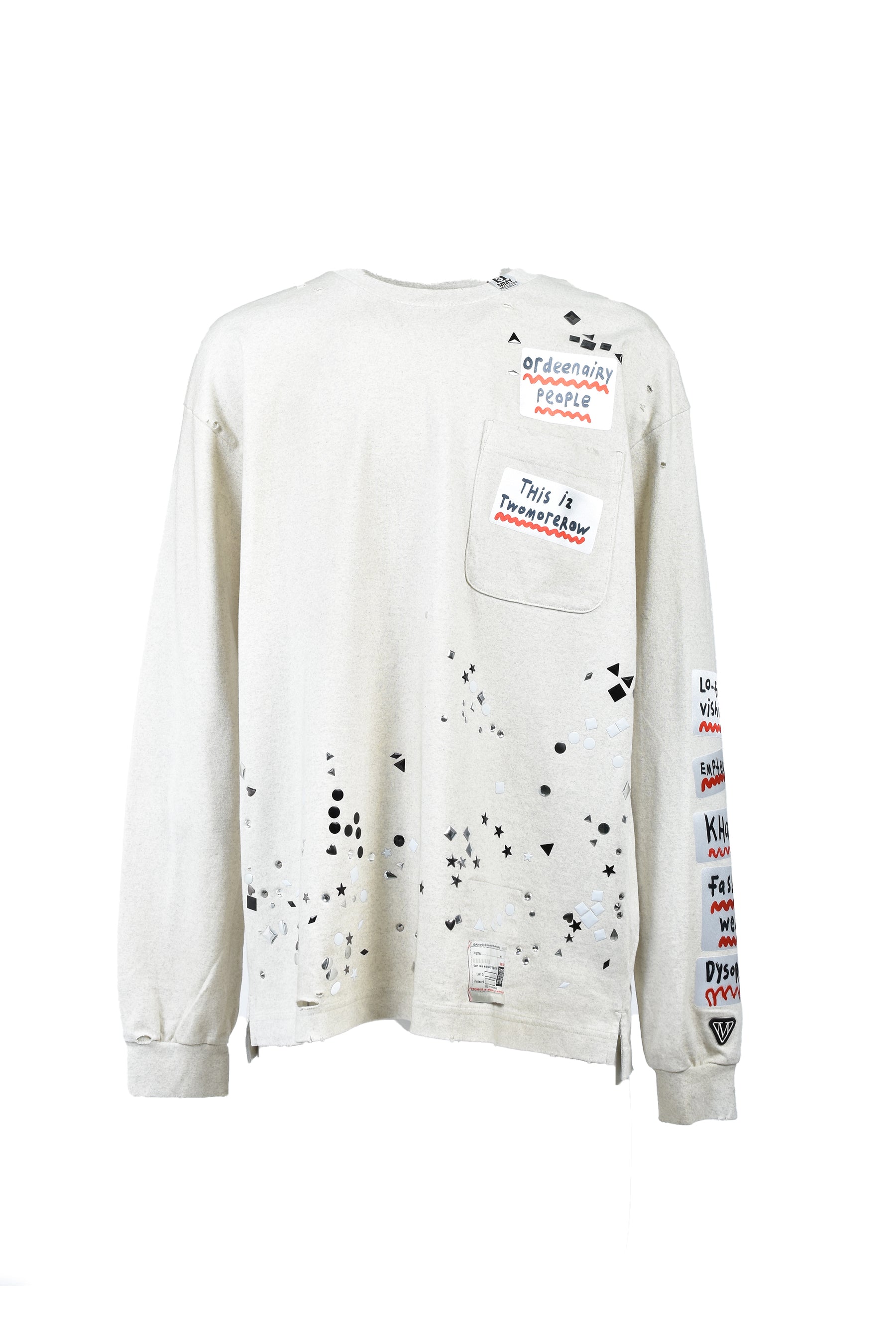 EMBELLISHED STICKER LONG SLEEVES TEE / WHT