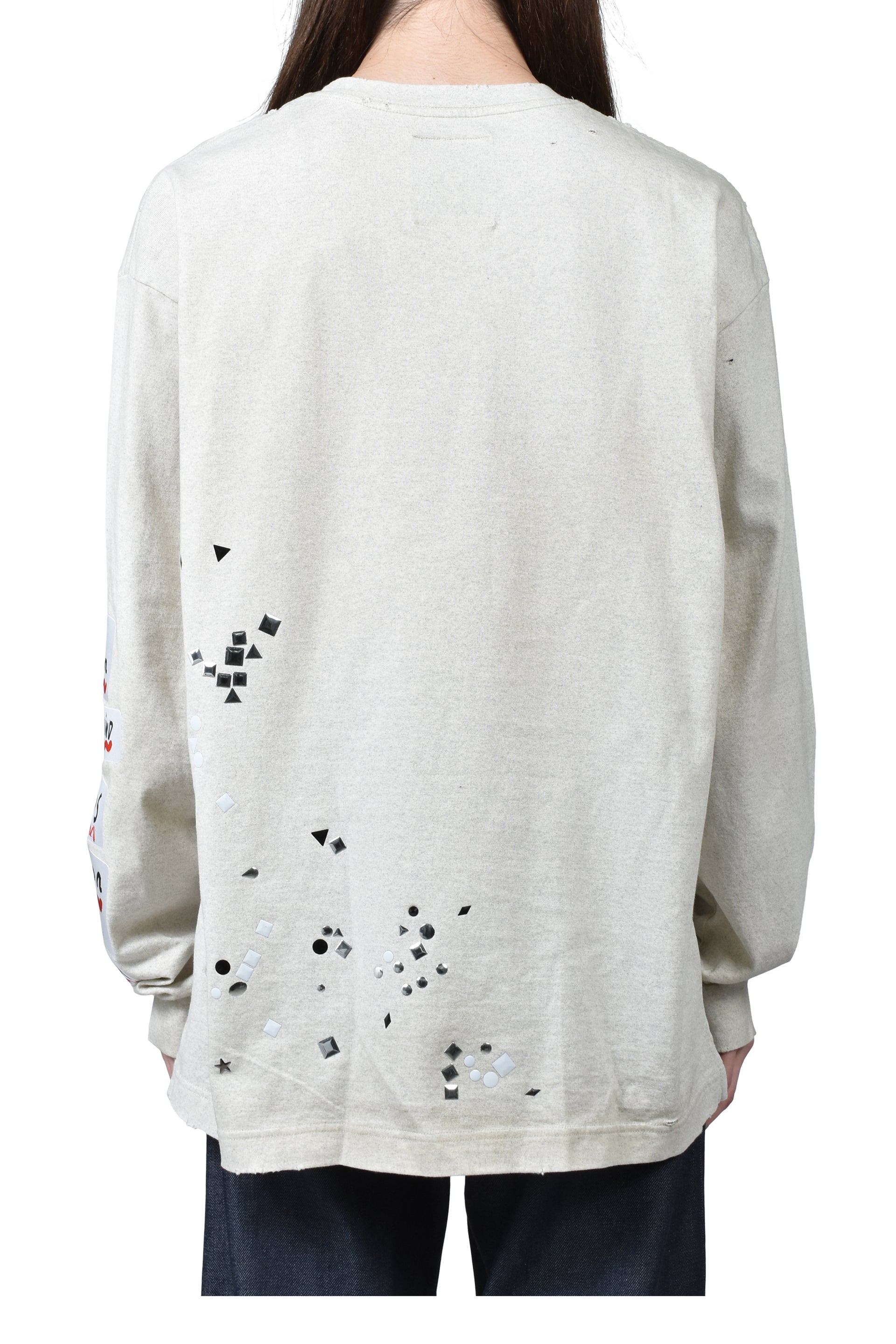 EMBELLISHED STICKER LONG SLEEVES TEE / WHT