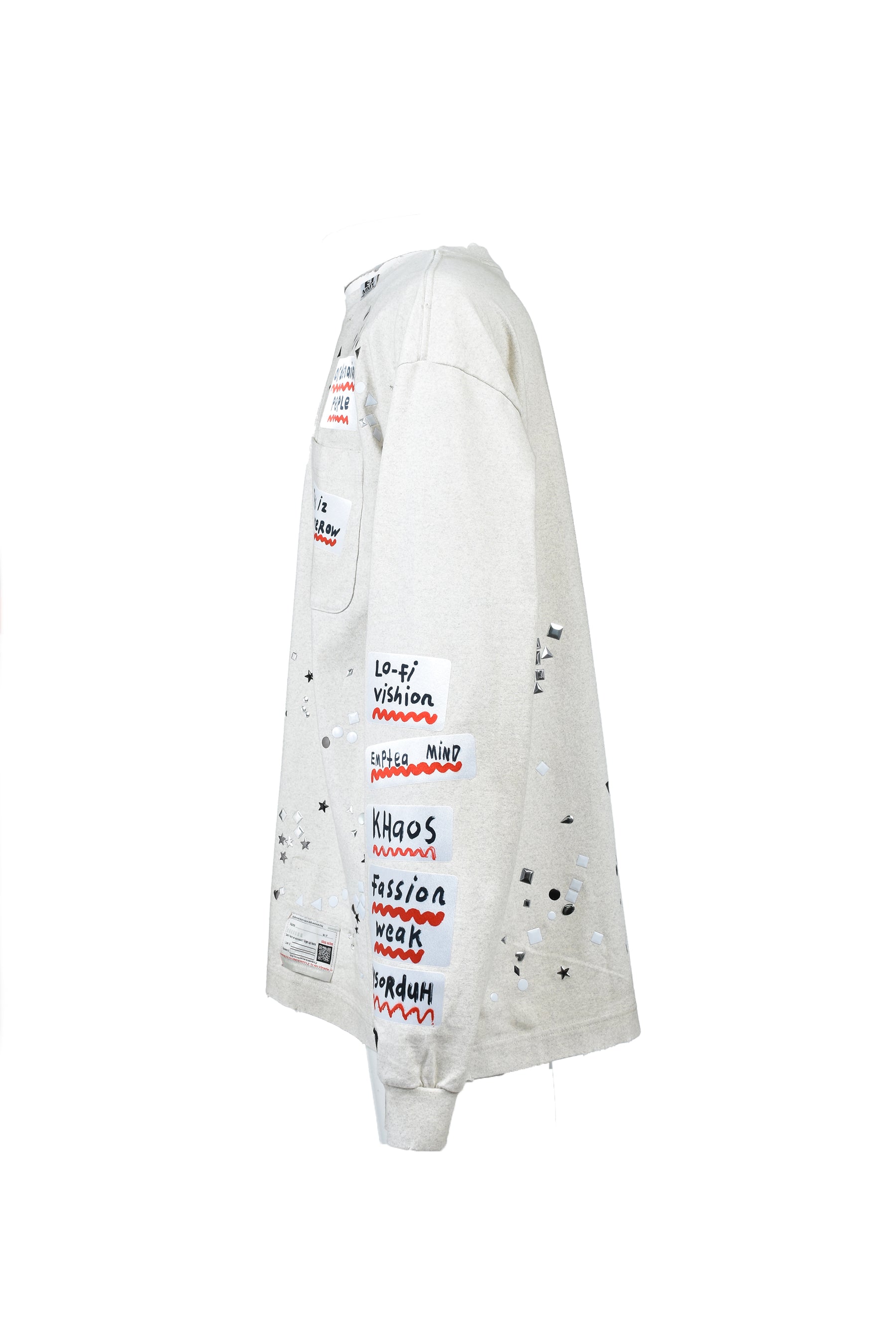 EMBELLISHED STICKER LONG SLEEVES TEE / WHT